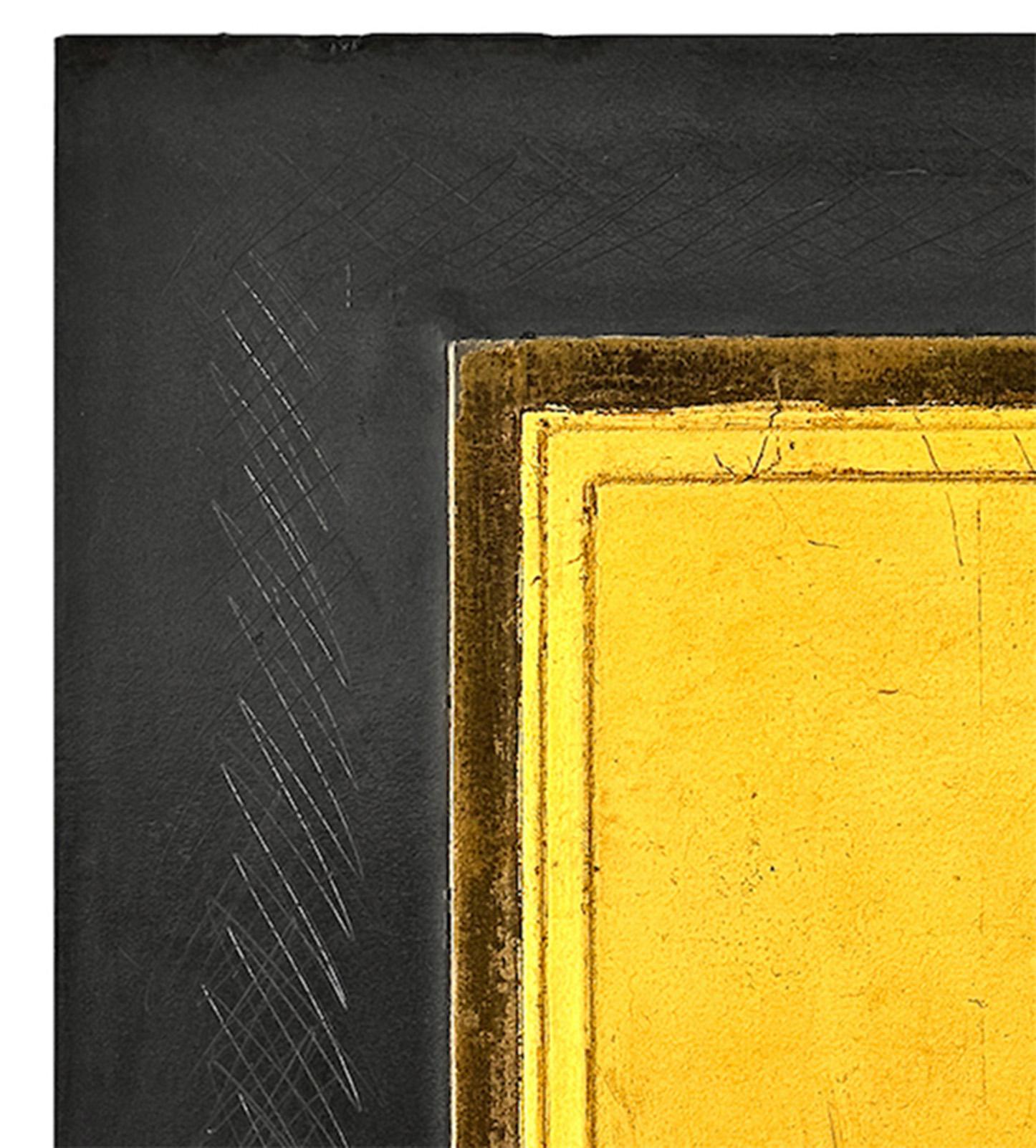 Blind Window (1988) von Eric Orr ist eine kontemplative Studie über Material, Wahrnehmung und die metaphysische Natur des Lichts. Das mit Blattgold auf Blei auf Karton hergestellte Werk verkörpert Orrs charakteristische Auseinandersetzung mit