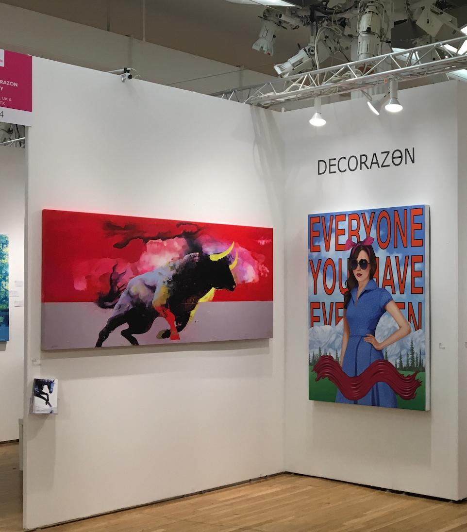 Entre Ciel et Terre - Huile de taureau abstraite rouge et audacieuse symbolisant la force et le pouvoir en vente 1