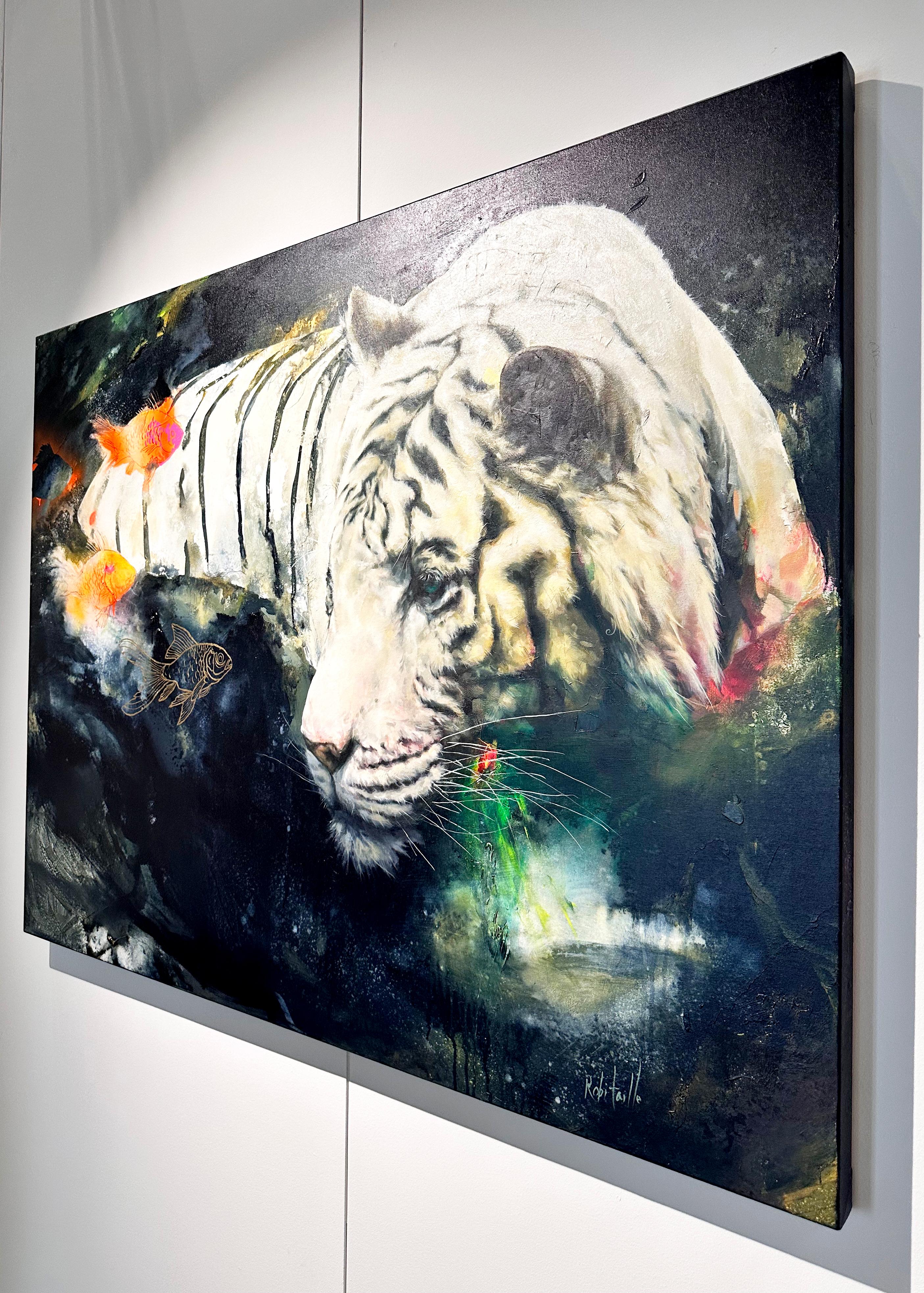 The Magic Pond - Surrealistischer Realist Weißer Tiger mit Koi-Fischen, traumhafte Landschaft (Schwarz), Abstract Painting, von Eric Robitaille