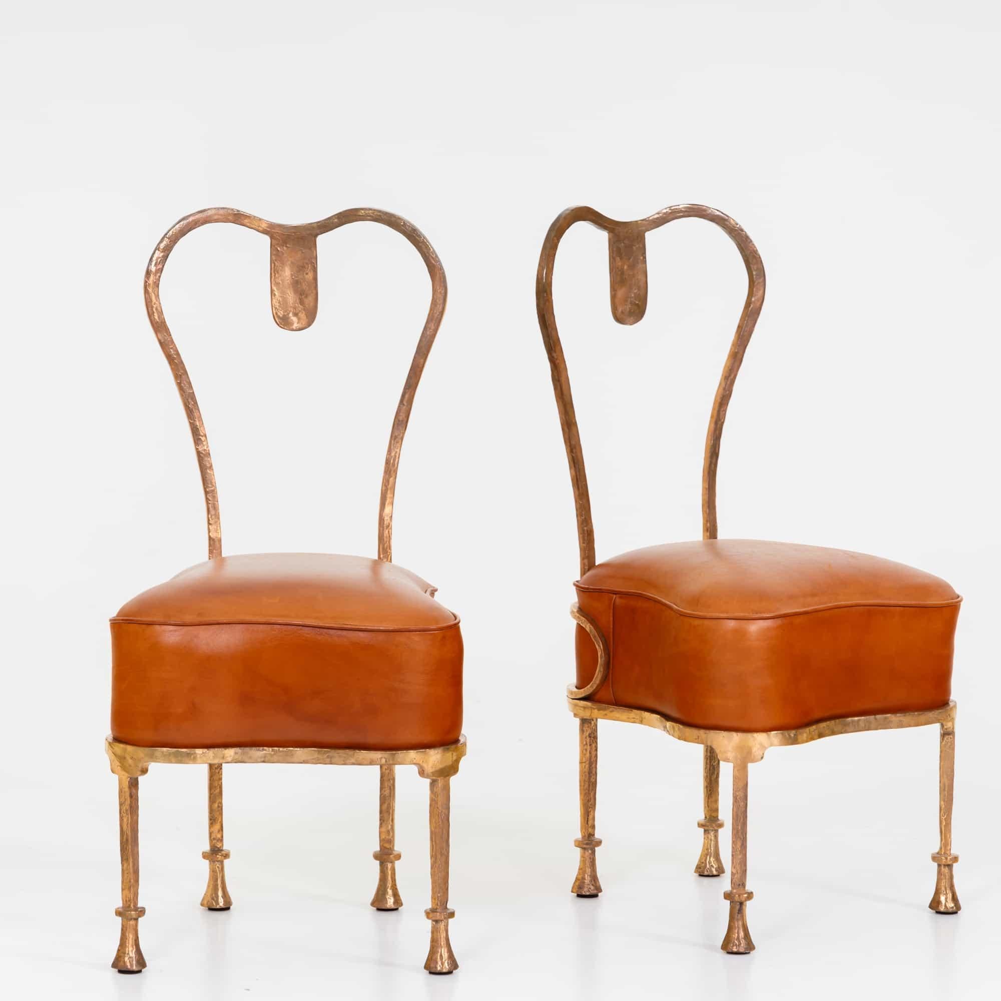 Paire de chaises d'appoint sculpturales 