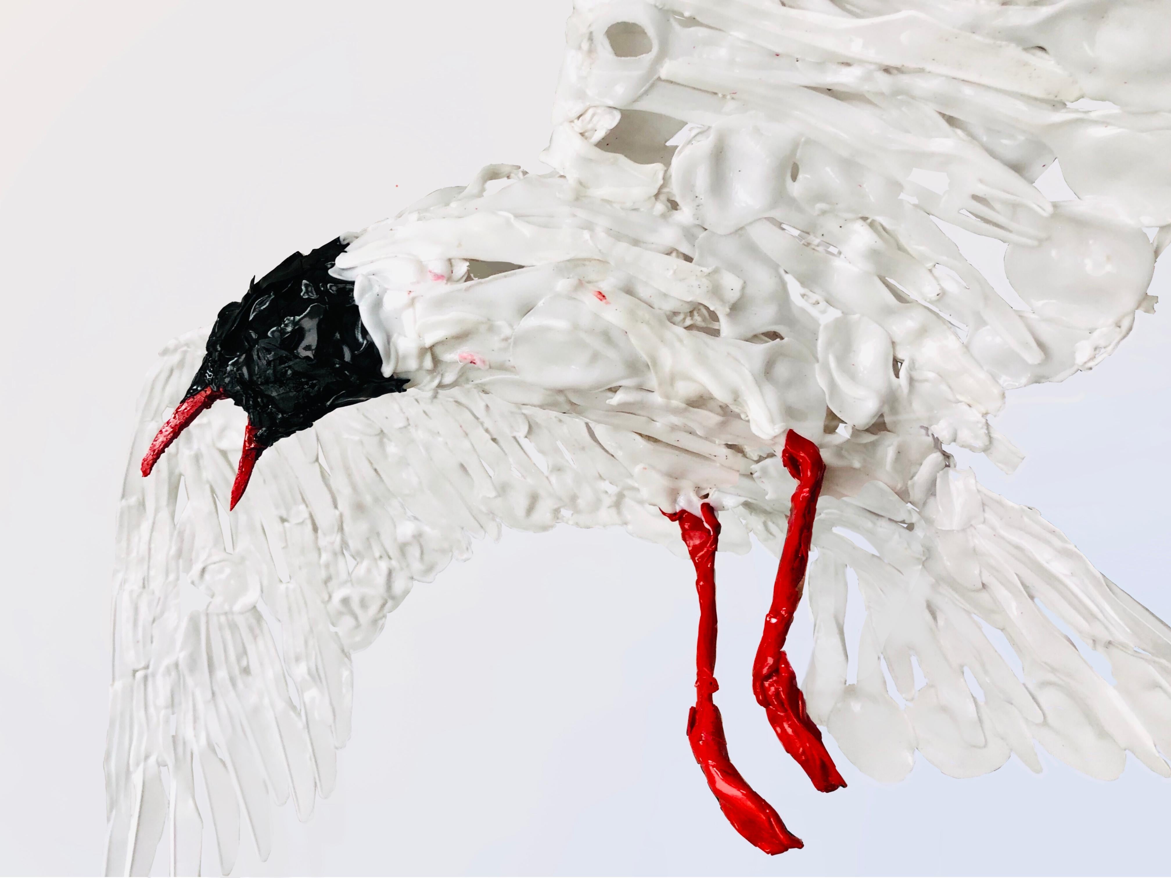 Seagull- 21st Century Sculpture of a Bird made out of plastic recycled Cutlery - Gray Figurative Sculpture by Eric Schutte