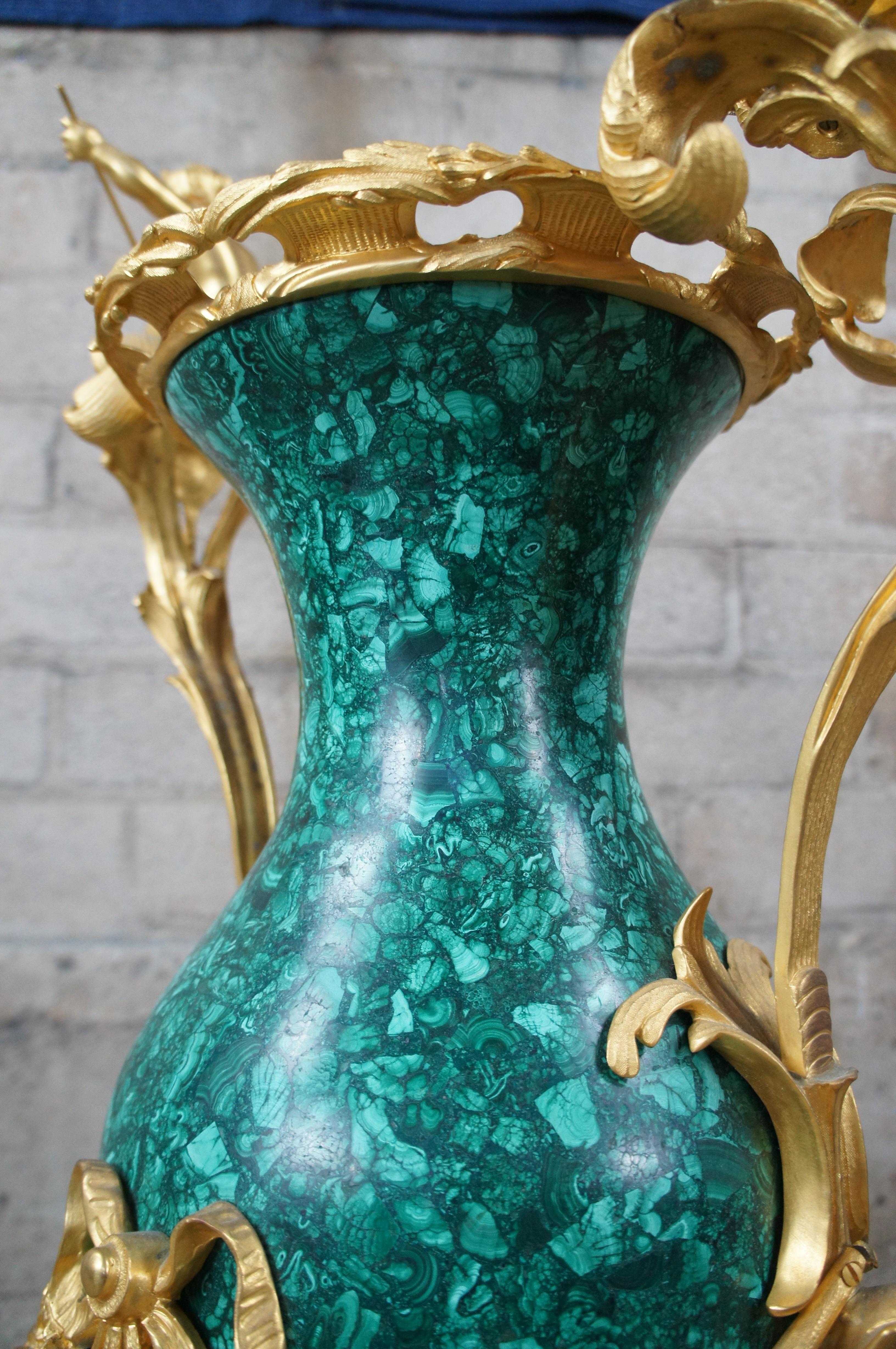Eric Stepniewski French Rococo Luigi XV Vaso con cherubino figurato in malachite 35