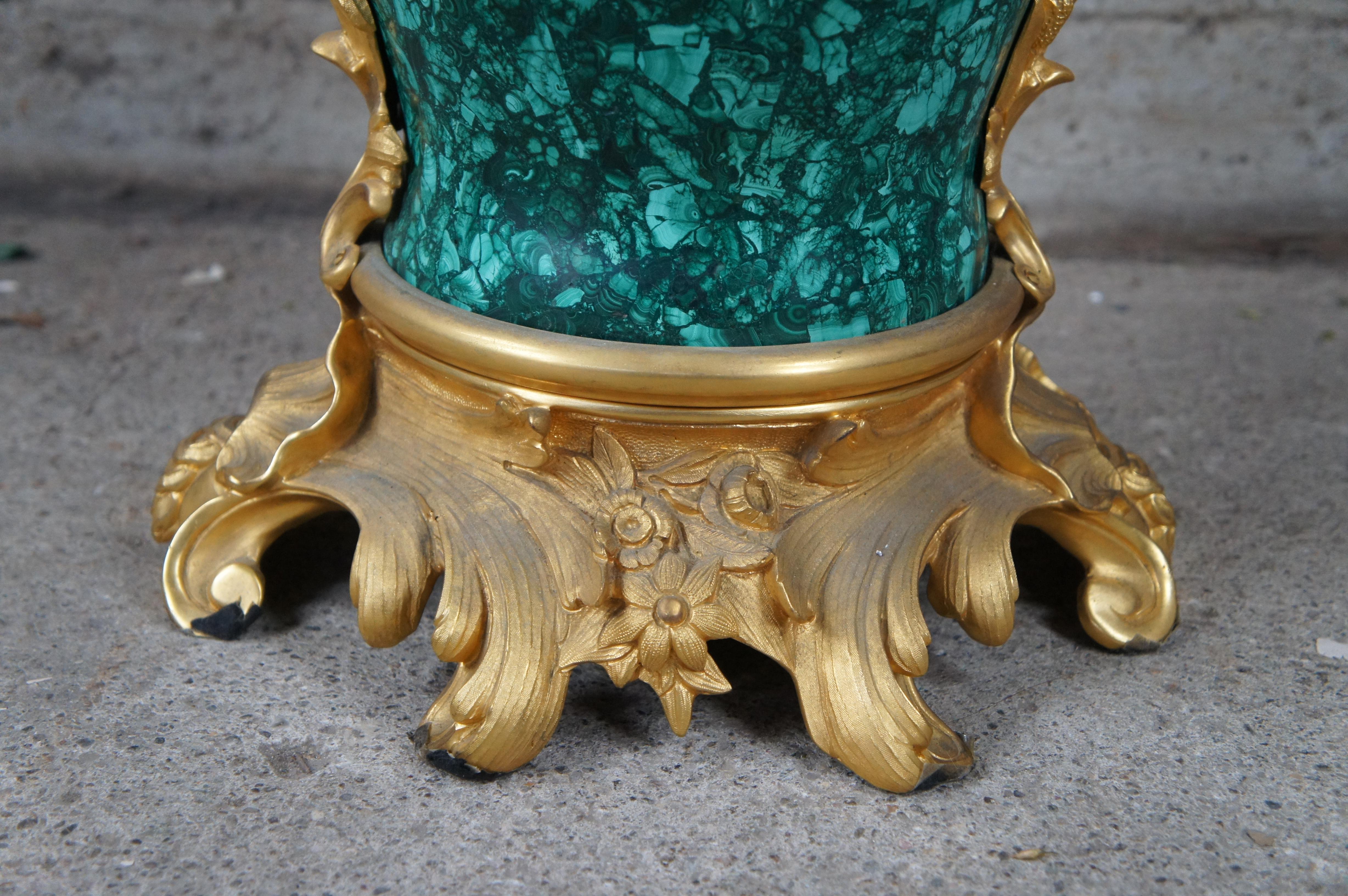 XX secolo Eric Stepniewski French Rococo Luigi XV Vaso con cherubino figurato in malachite 35