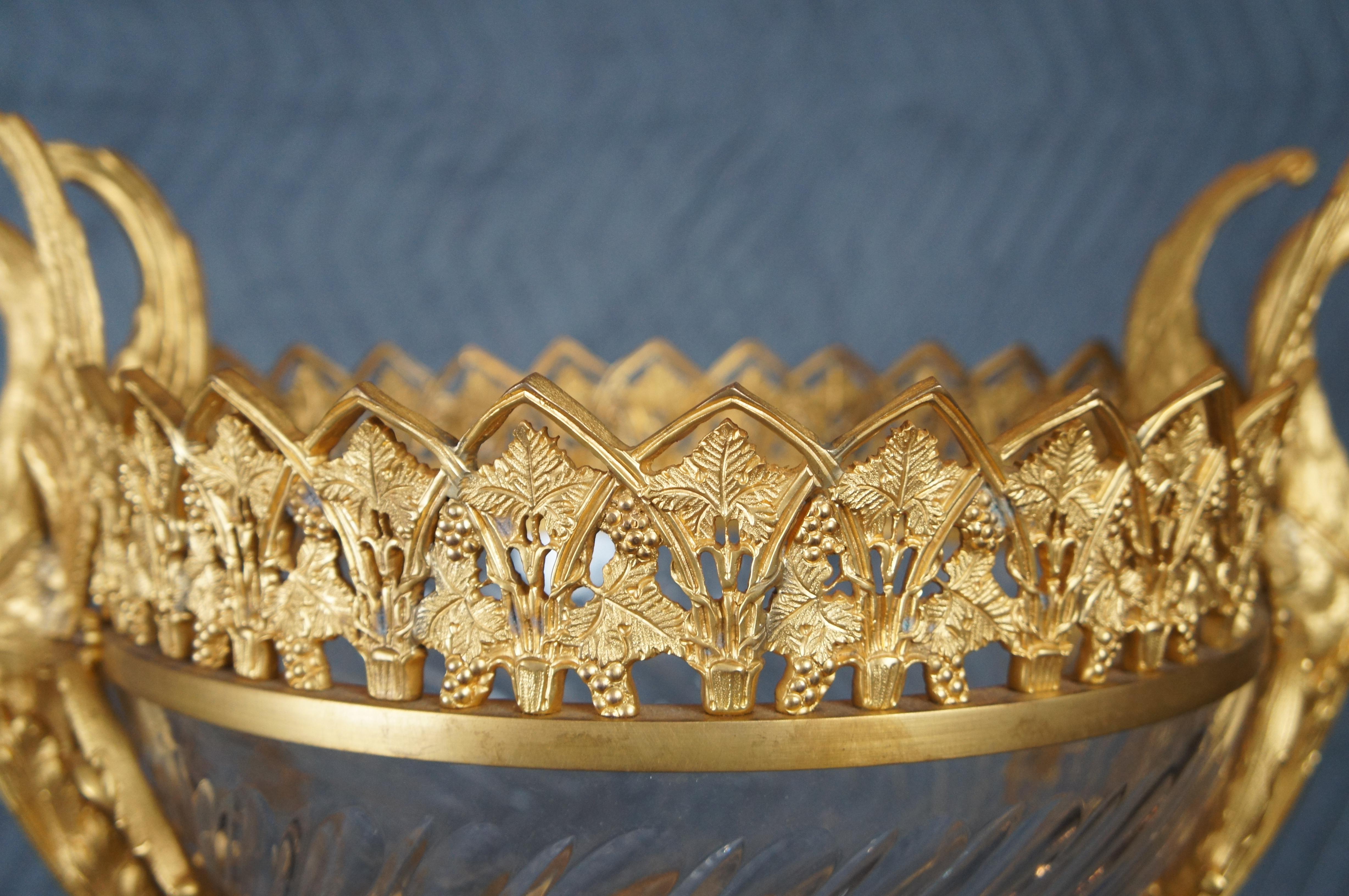 Centre de table français Louis XV Sawtooth Ormolu & Crystal Swan en vente 1
