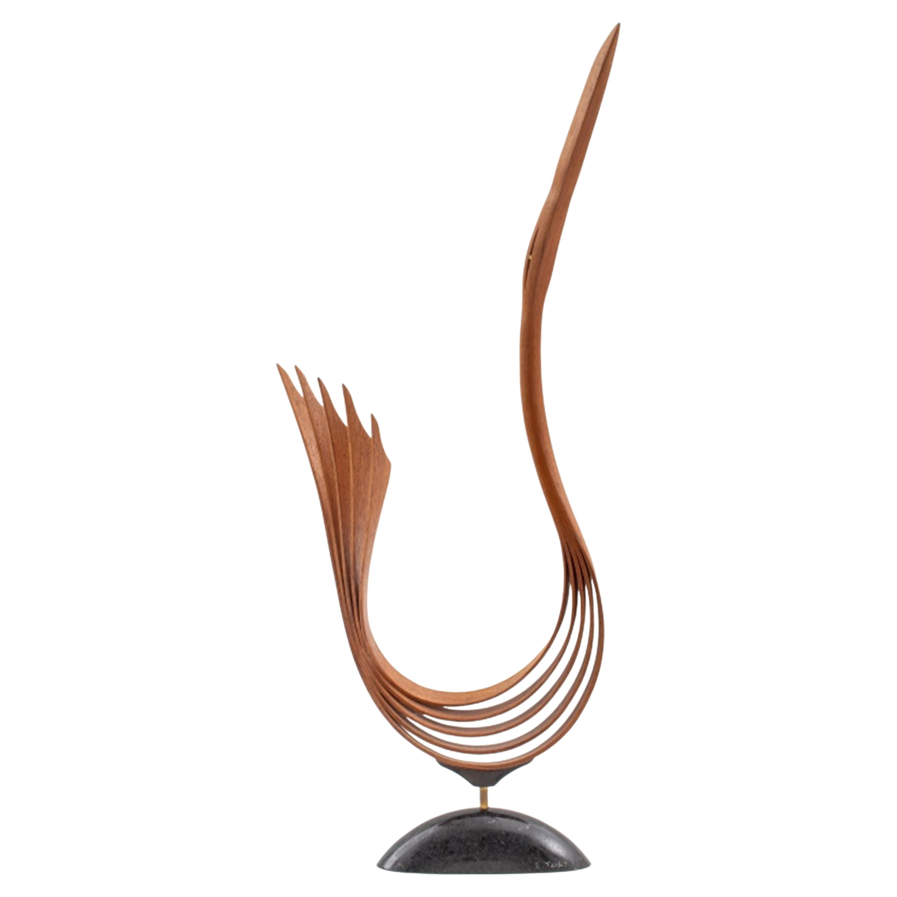 Walnussholz-Skulptur „ Vogel“ von Eric Tardif im Angebot