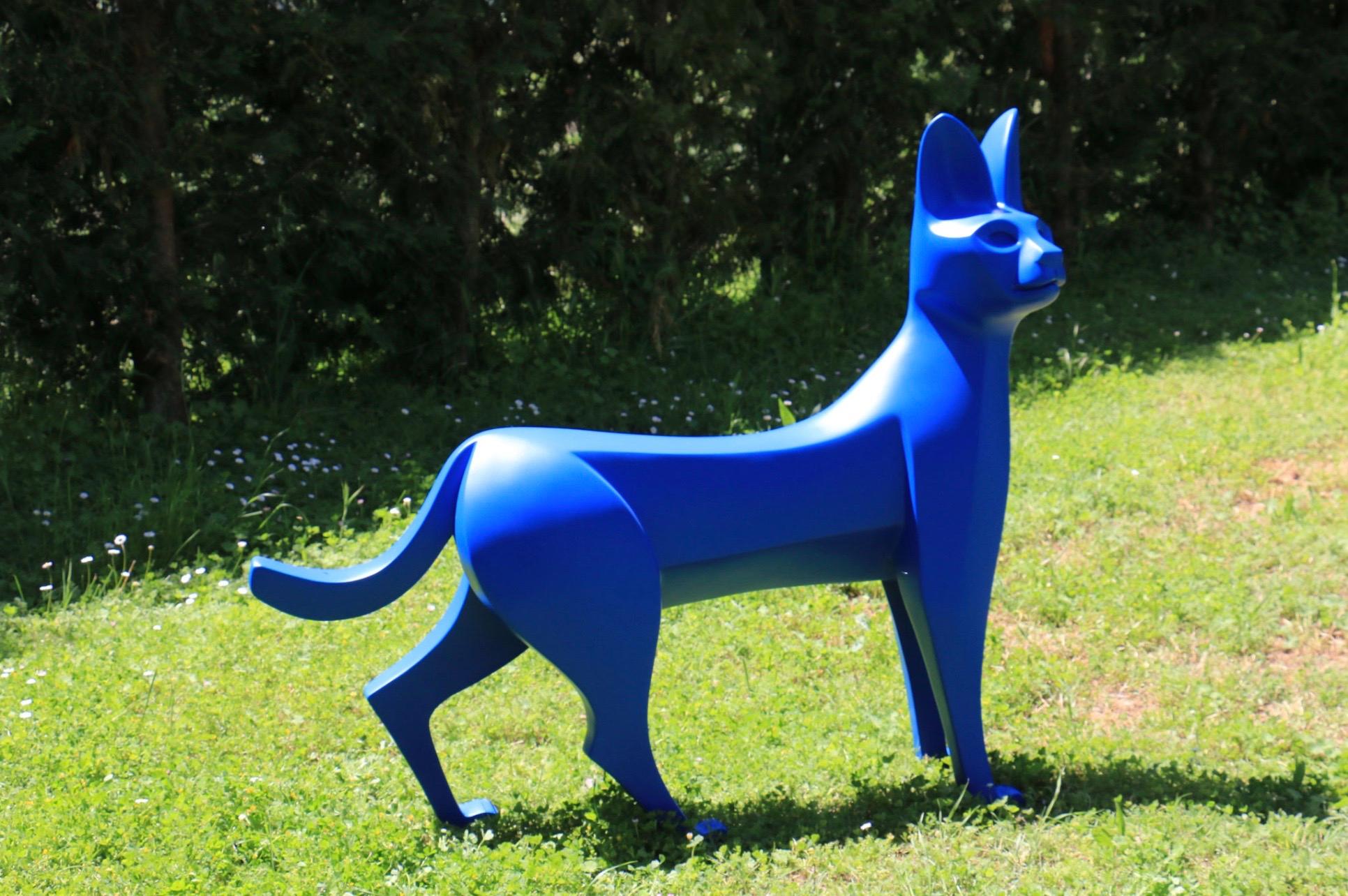 The Serval d'Eric Valat - Sculpture et banc en polyester coloré en vente 1