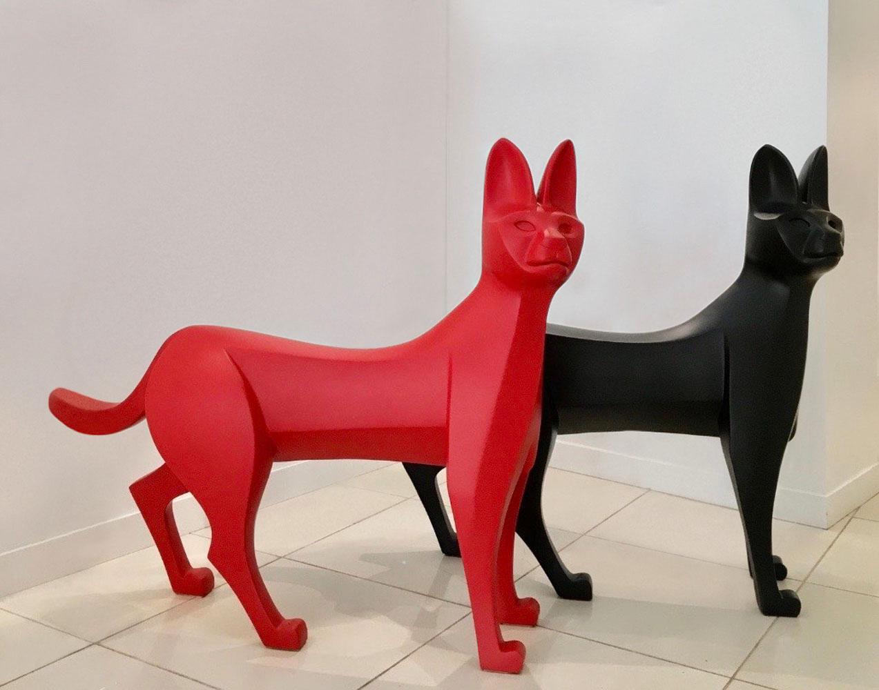 Sculpture en polyester, 2018. 110 cm × 135 cm × 30 cm. Cette sculpture fonctionnelle de chat sauvage peut être utilisée comme banc.
Couleurs disponibles : noir, rouge, bleu et blanc.
Édition limitée à 8 exemplaires + 4 épreuves d'artiste. 