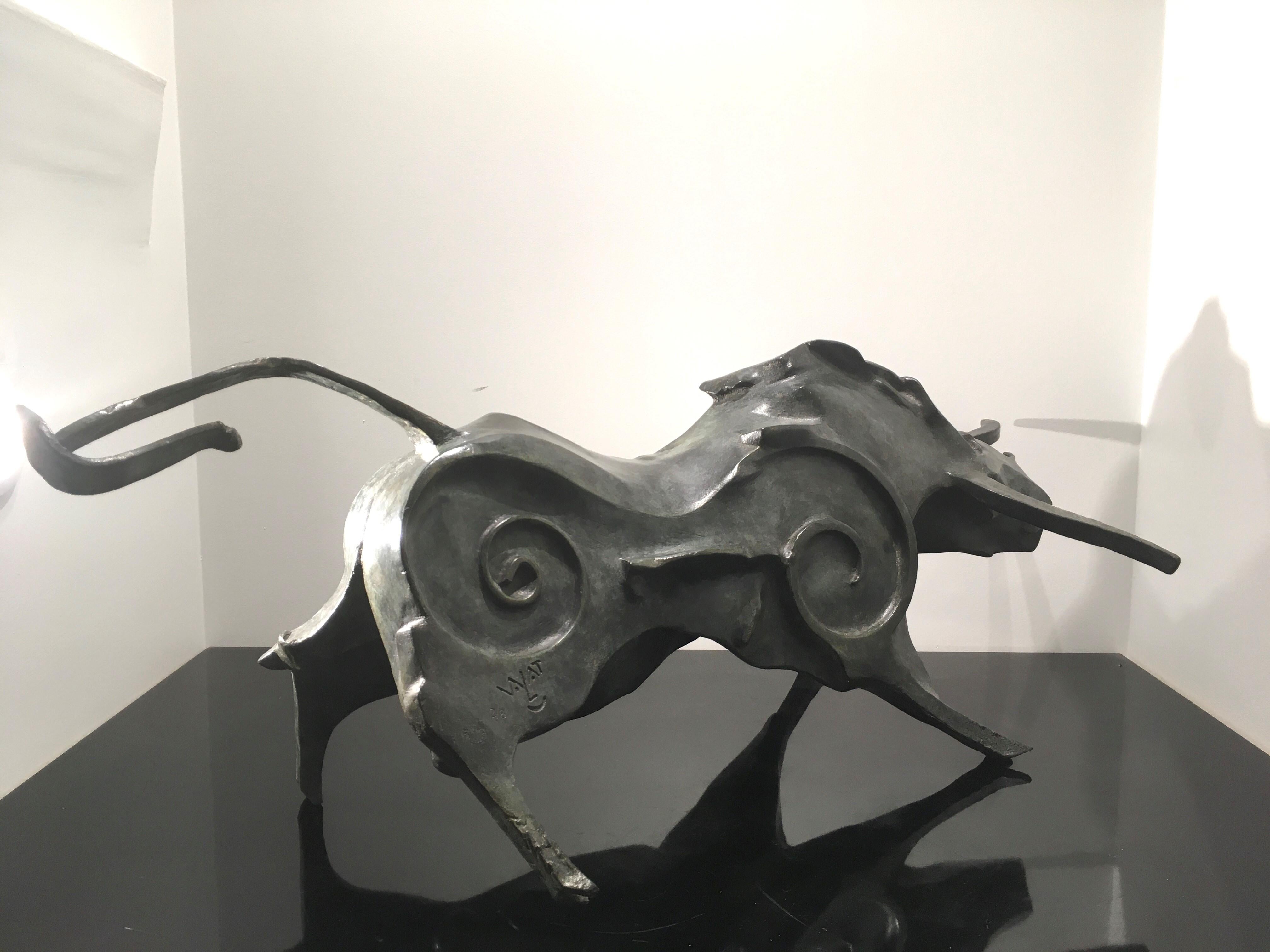 Stier von Eric Valat - Skulptur eines Tieres aus Bronze, zeitgenössisch, figurativ, kraftvoll im Angebot 2