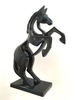 „Rearing Horse“ von Eric Valat – Tierkunst, 39,4 Zoll hohe Bodenskulptur