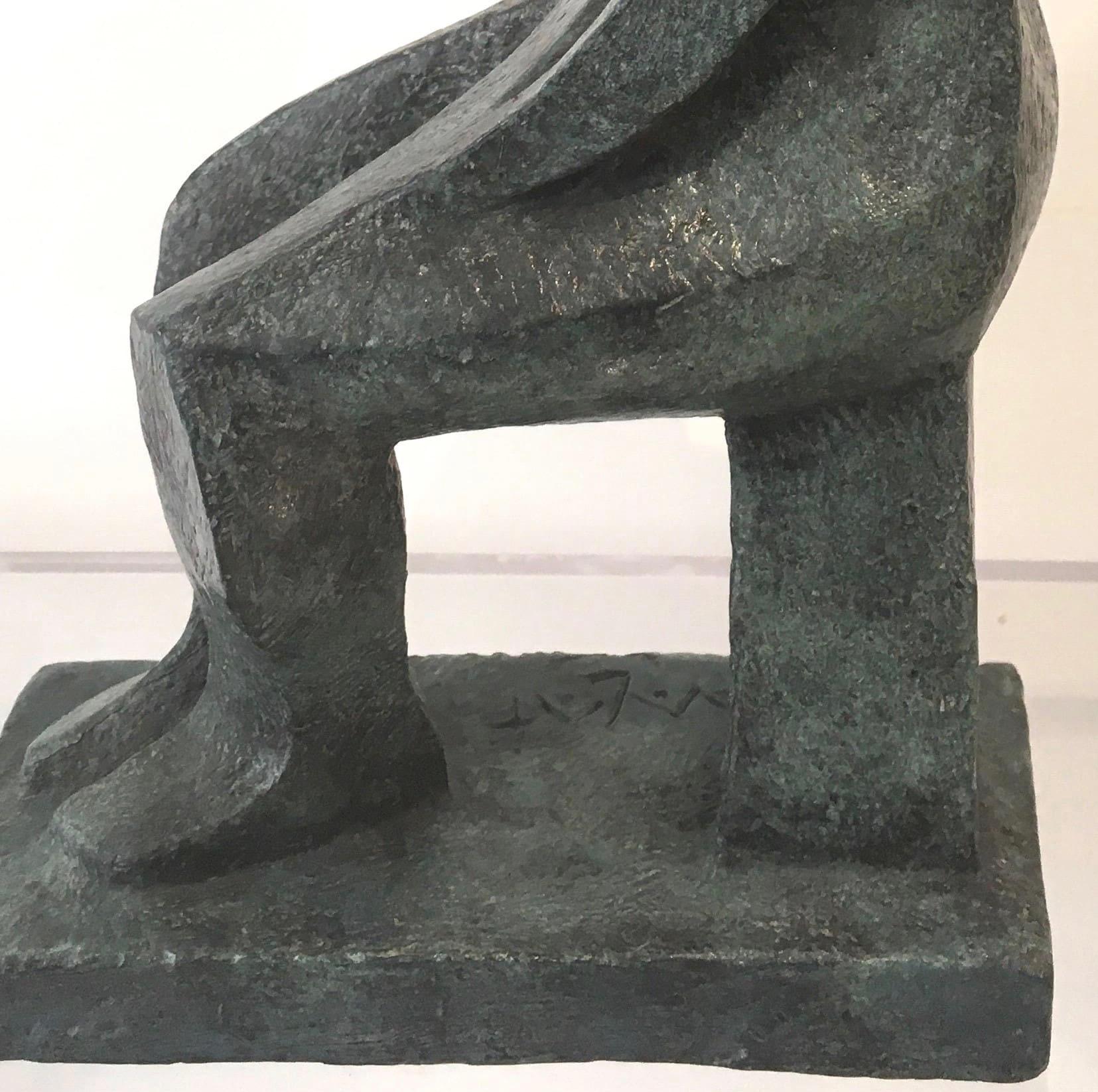 Sitzende Frau von Eric Valat – Bronzeskulptur, weibliche Figur, Kurven, elegant im Angebot 3