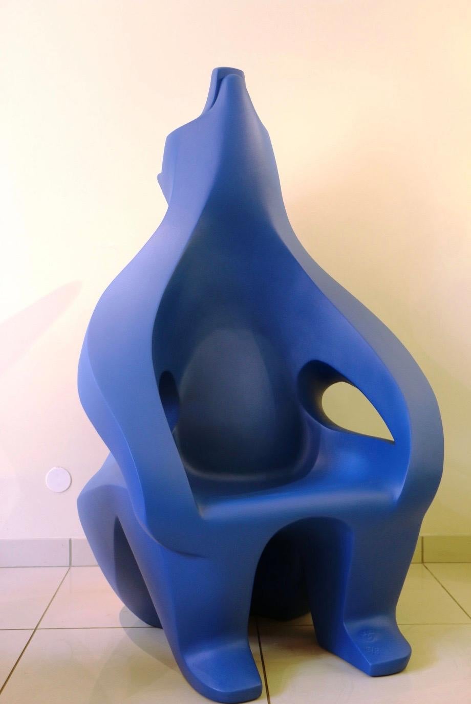 Der große Bär von Eric Valat - Skulptur und Sessel, Polyester im Angebot 1