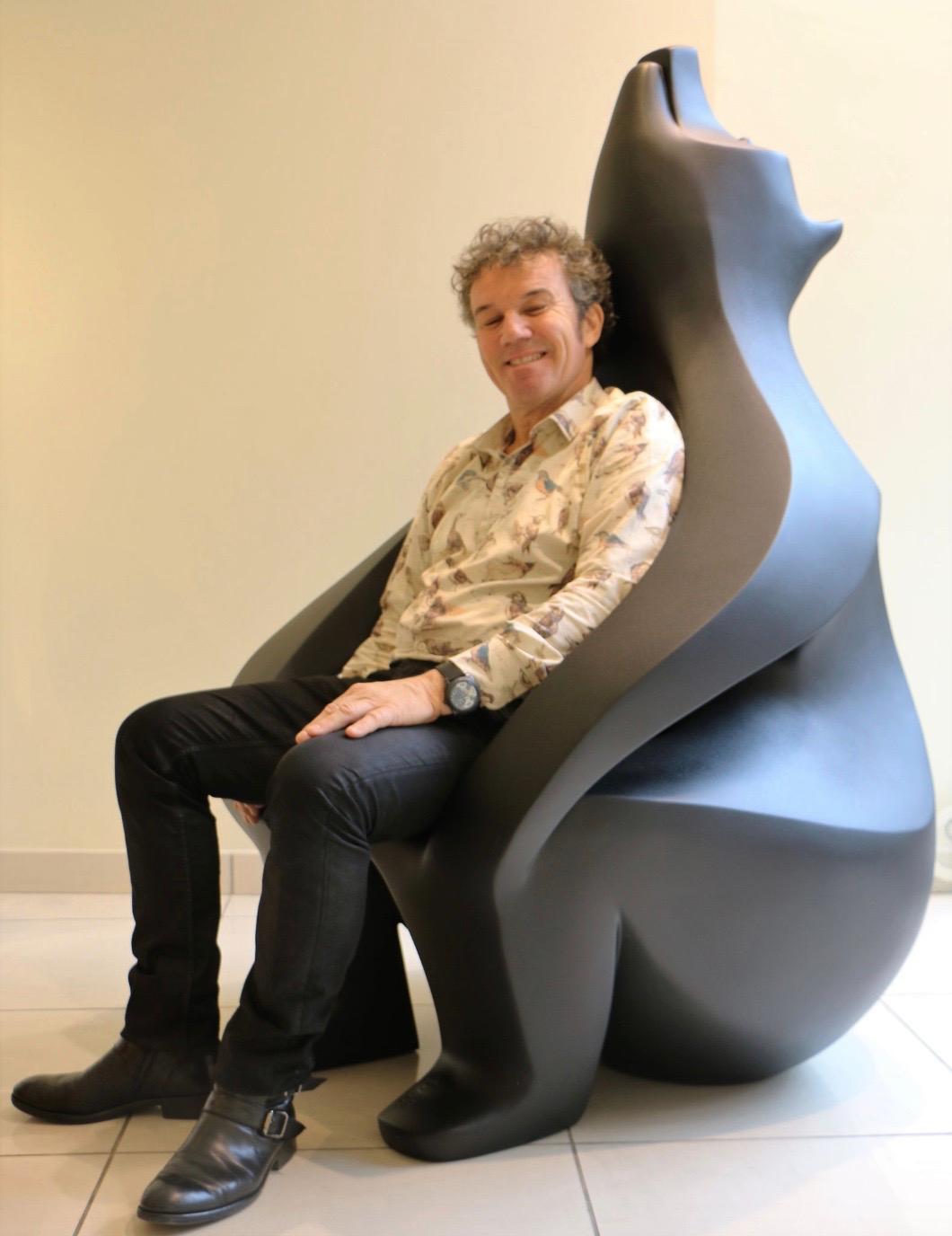 Der große Bär von Eric Valat - Skulptur und Sessel, Polyester im Angebot 3