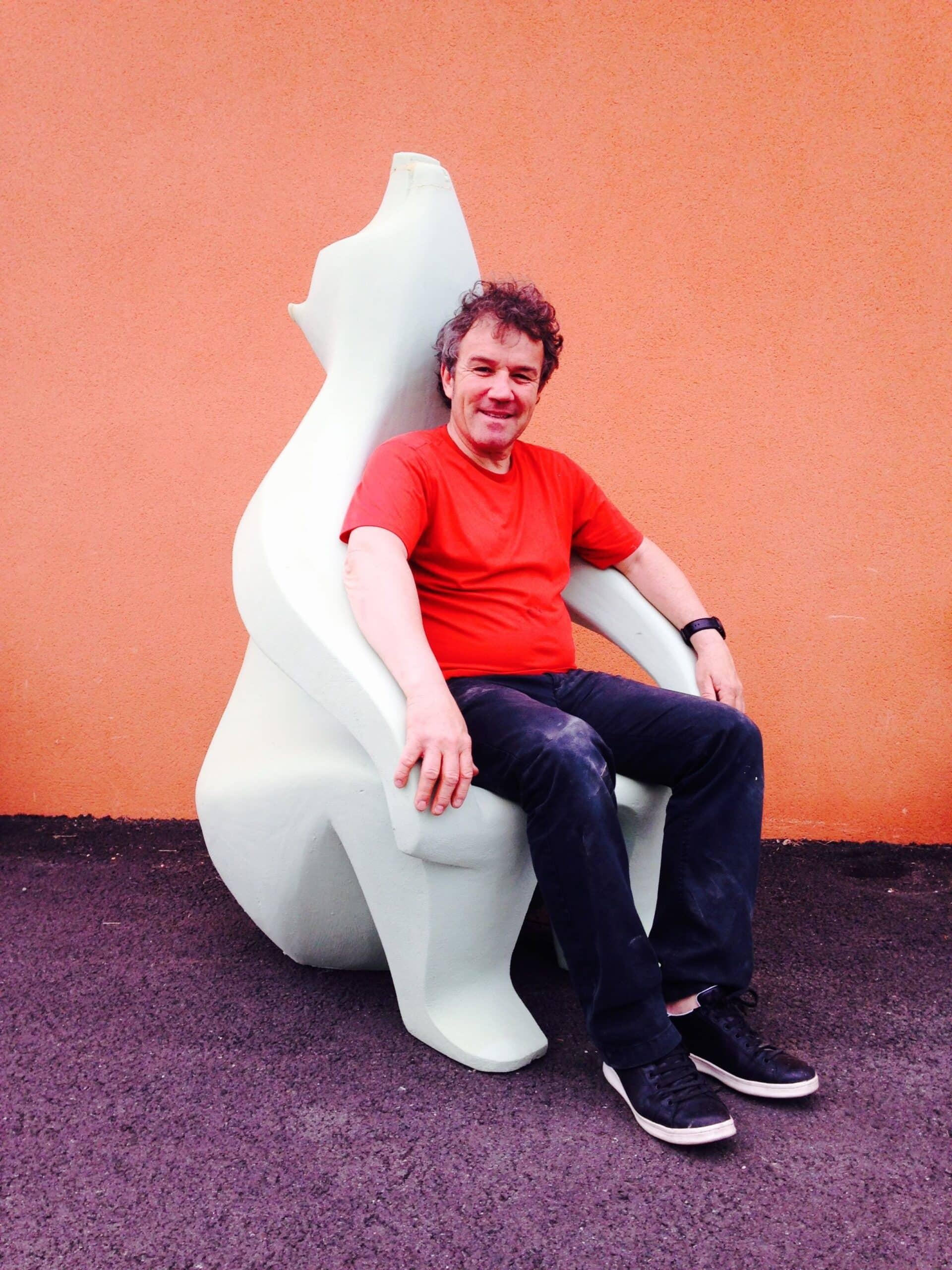 Der große Bär von Eric Valat - Skulptur und Sessel, Polyester im Angebot 6