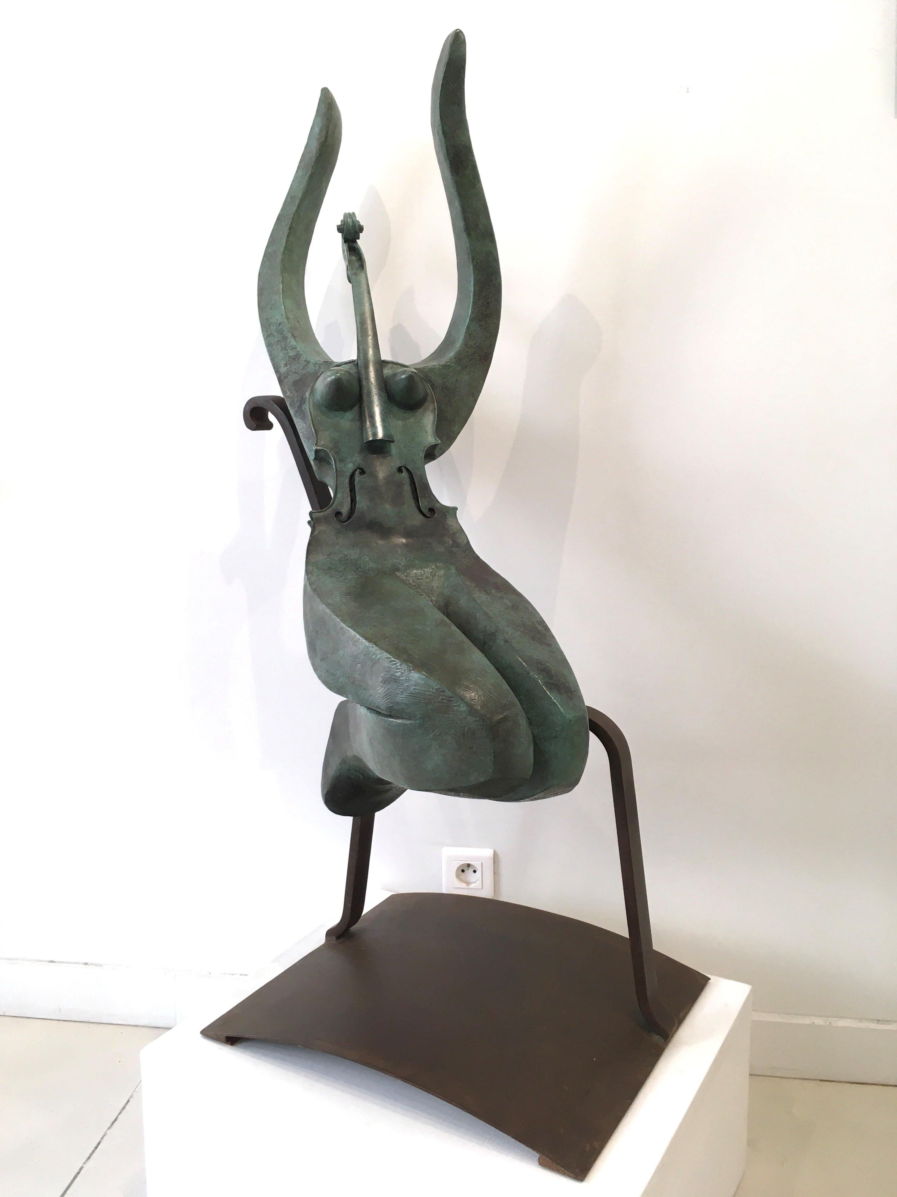 Violon Dingue de Eric Valat - Escultura de bronce, figura femenina, música, violín en venta 2