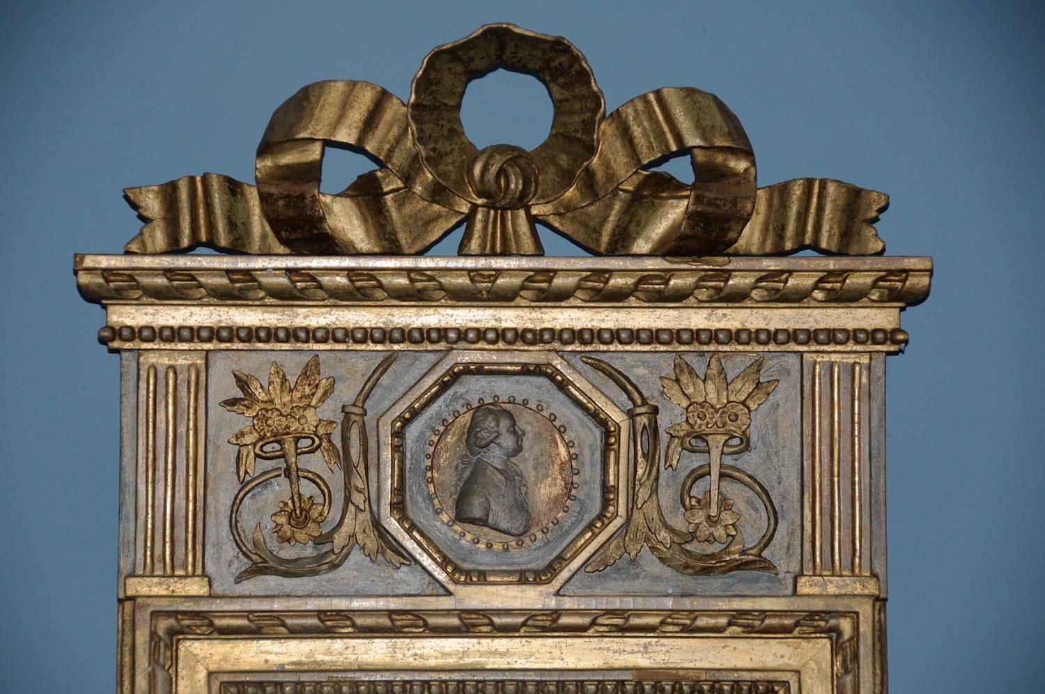 Eric Wahlberg Gustavianischer Spiegel aus dem 18. Jahrhundert, Stockholm, Schweden, datiert 1792 (Vergoldetes Holz) im Angebot