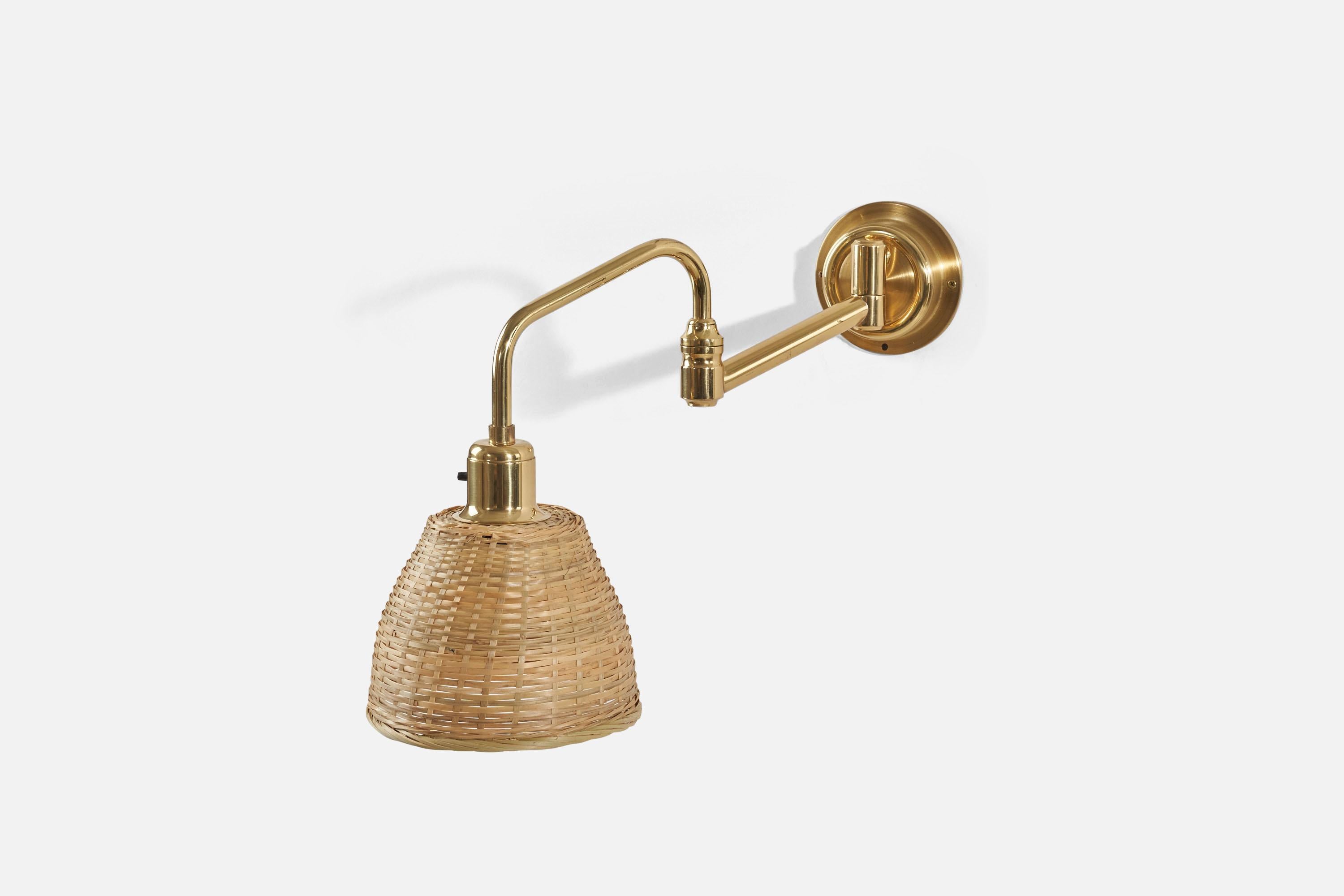 Eric Wärnå, Adjustable Wall Light, Brass, Rattan, Sweden, 1960s In Good Condition For Sale In High Point, NC