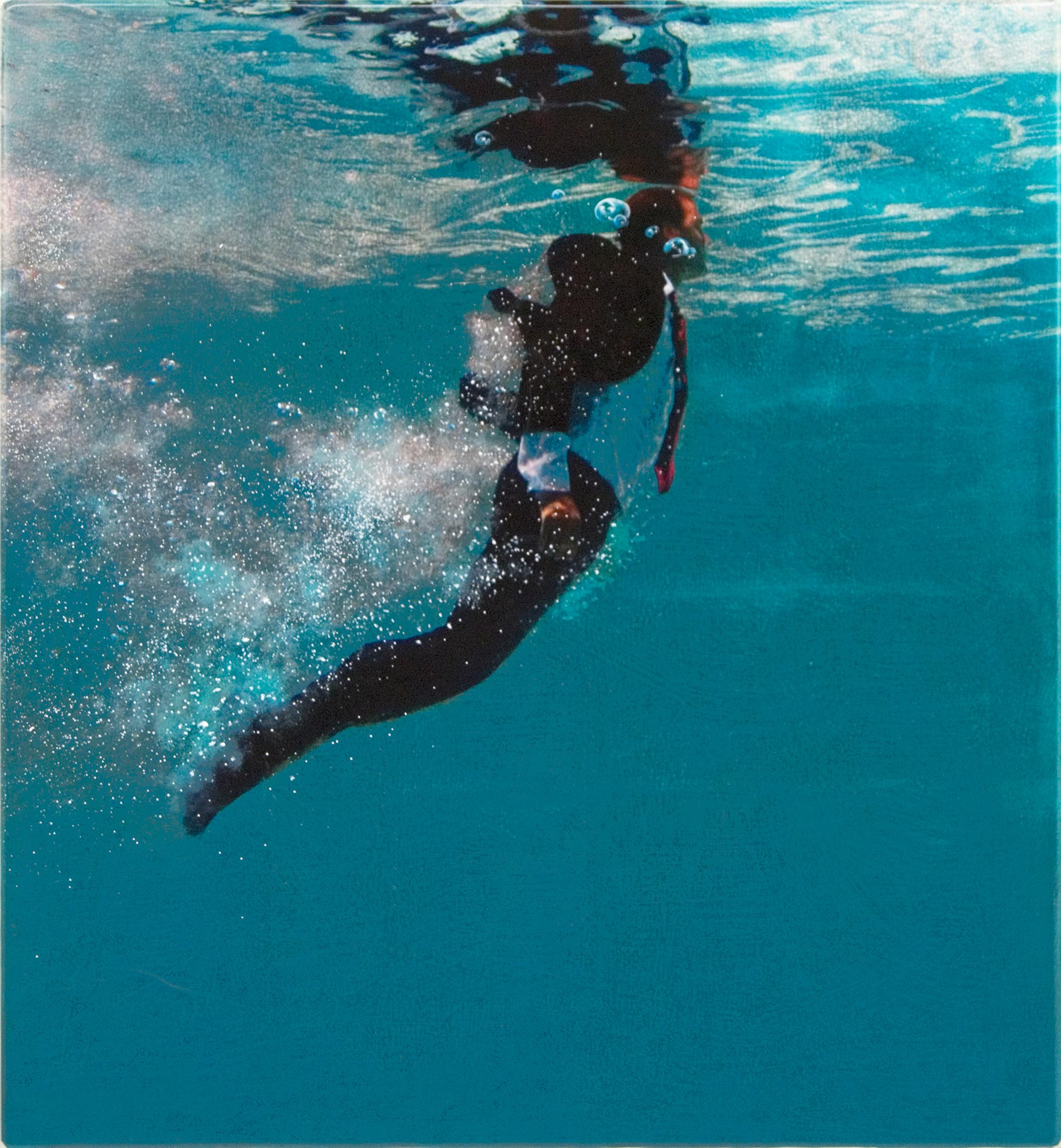 Eric Zener Figurative Painting - LOOKING AHEAD, man in water, photorealism, underwater, swimmer