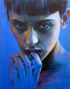 Moonlit: Blue I (2022) portrait au crayon de couleur, femme, visage, hyperréalisme, bleu