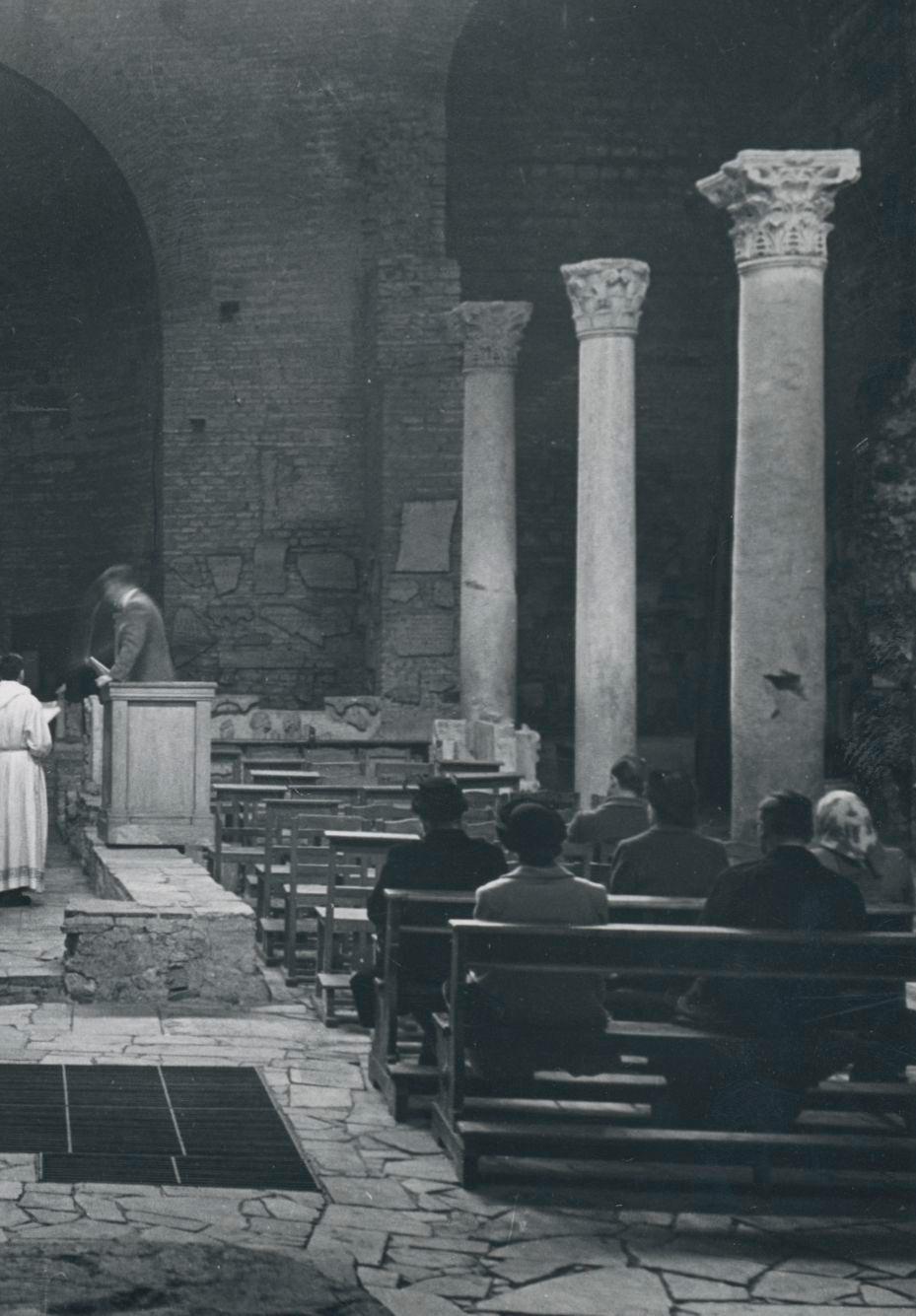 Basilica, Venedig, Kirche, Schwarz-Weiß, Italien 1950er Jahre, 12,8 x 17,8 cm (Moderne), Photograph, von Erich Andres