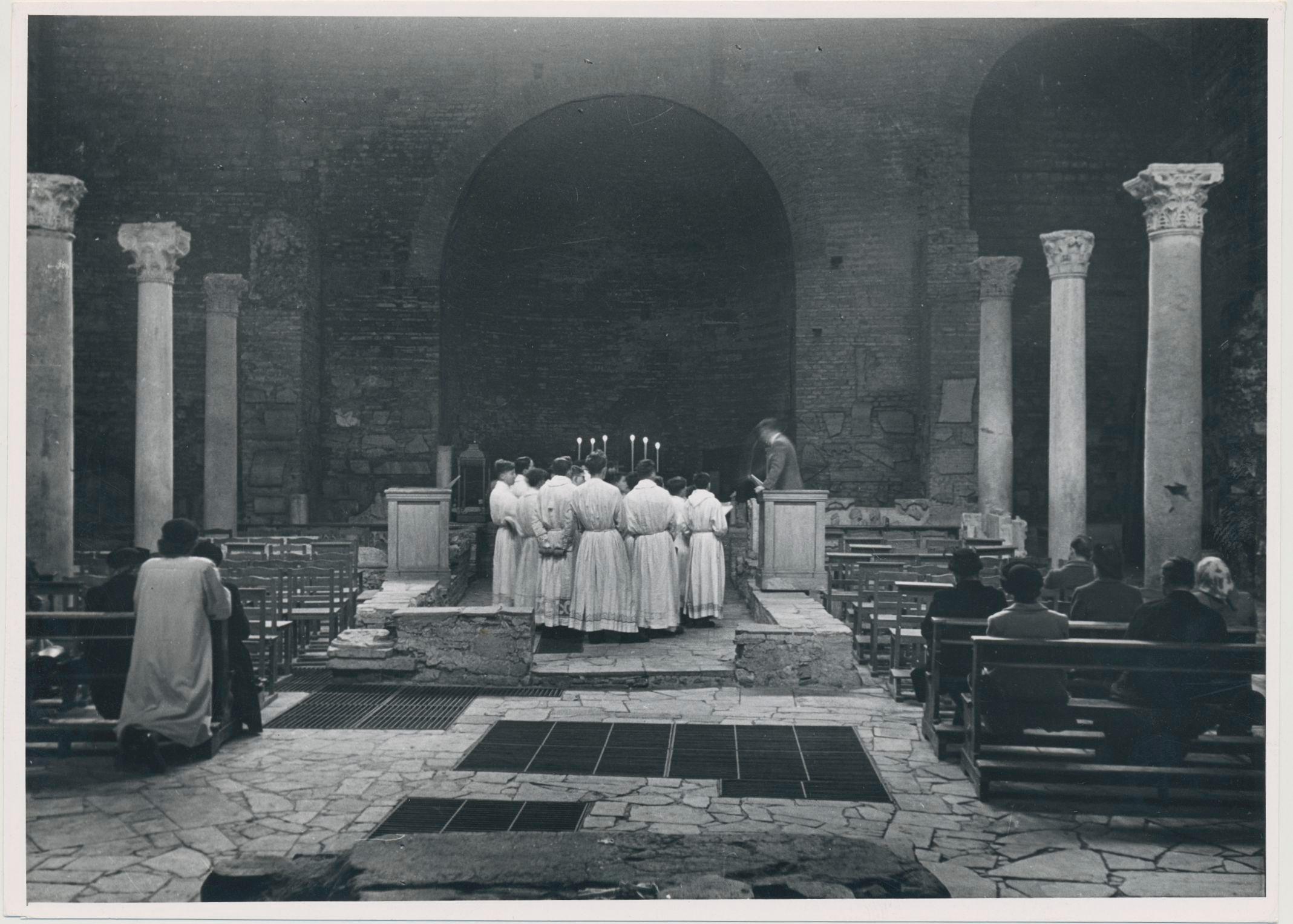 Erich Andres Black and White Photograph – Basilica, Venedig, Kirche, Schwarz-Weiß, Italien 1950er Jahre, 12,8 x 17,8 cm