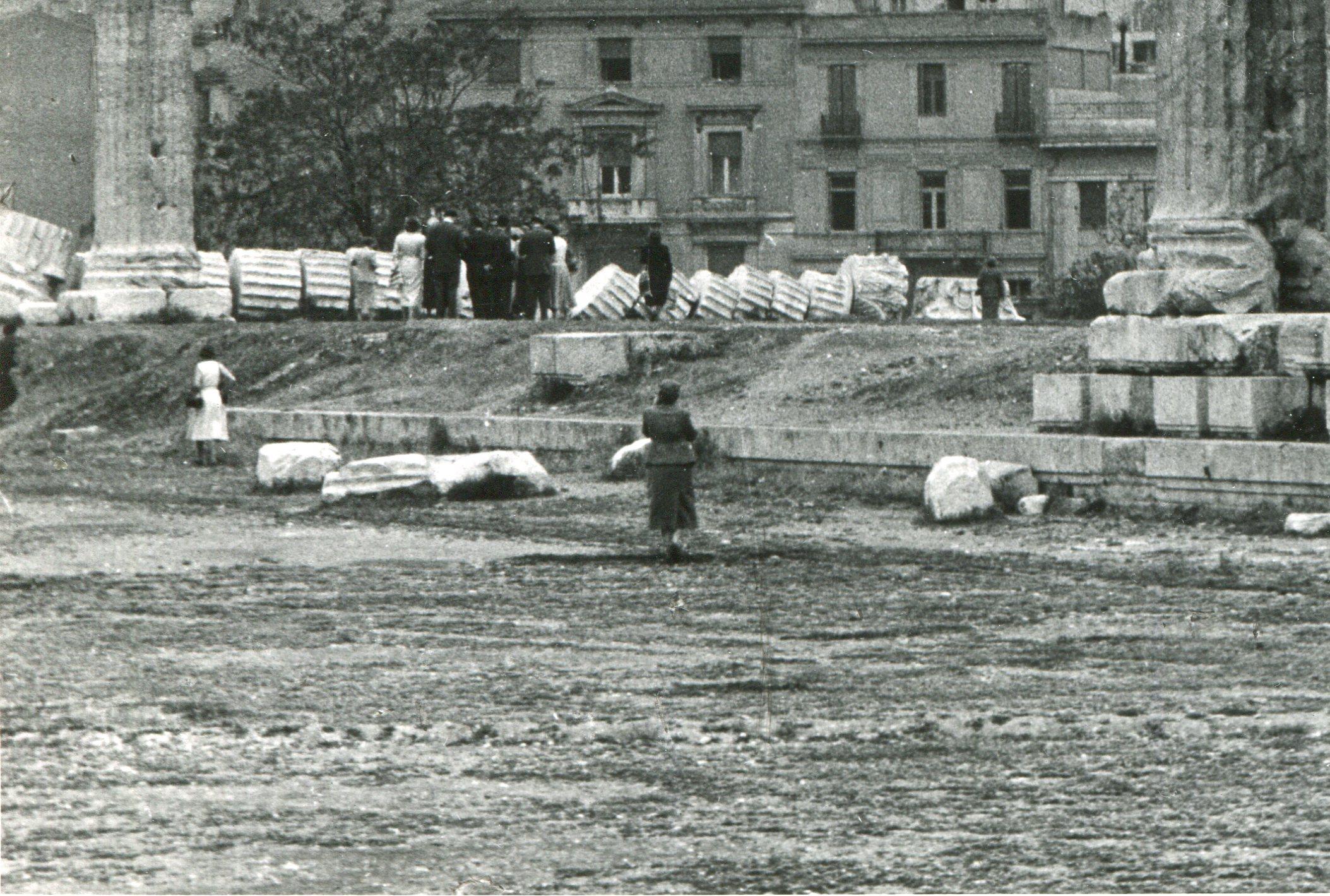 Atenas - Acrópolis, Templo de Zeus - Photograph Moderno de Erich Andres