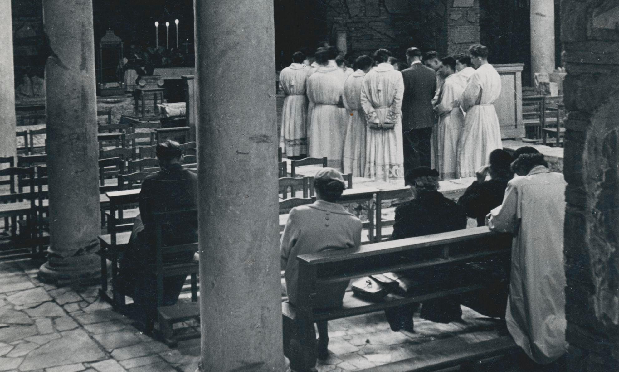 Basilica, Venice, Church, Black and White, Italy 1950s, 23, 1 x 17 cm - Photograph by Erich Andres