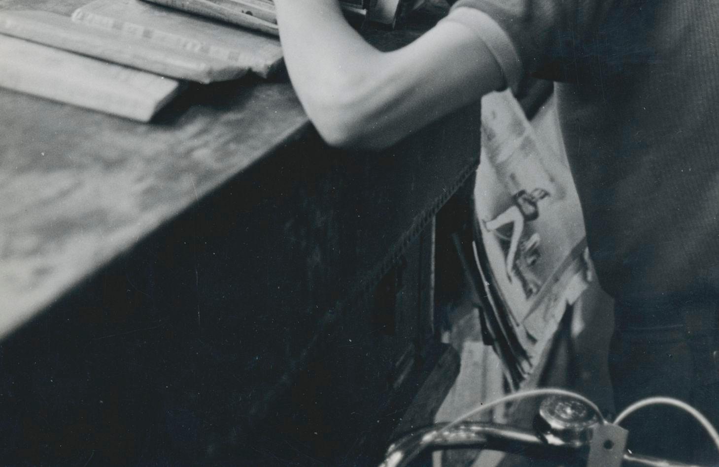Impression en gélatine argentique par Erich Andres, vers 1950.
Andres est né en 1905 en Allemagne et est décédé en 1992. Il a commencé sa carrière de photographe en 1920. Il a été l'un des premiers photographes à utiliser un Leica. Ses images sont