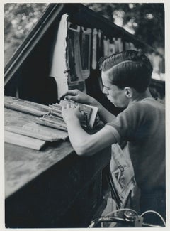 Chico; Libros; Fotografía de calle; Blanco y negro; París, años 50, 17, 5 x 12, 7 cm