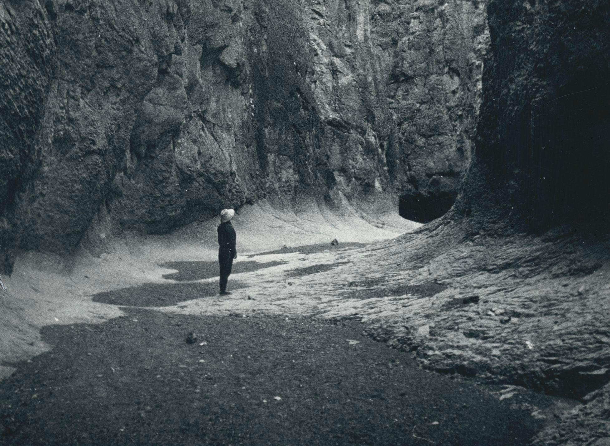 Canyon, Person, Black and White, USA 1960s, 23, 1 x 18, 2 cm - Photograph by Erich Andres