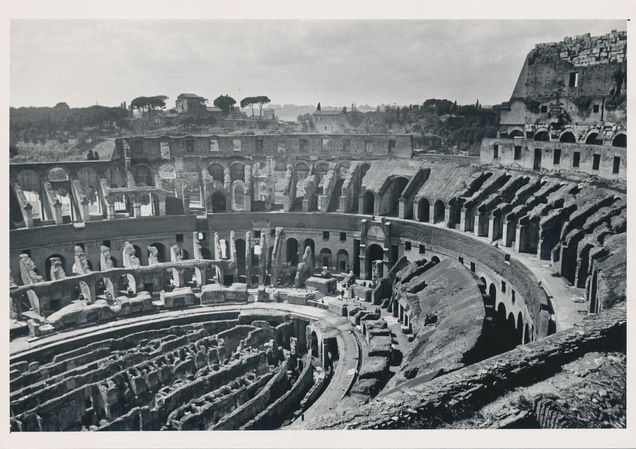 Erich Andres Black and White Photograph - Colloseum, Street Photography, Black and White, Italy 1950s, 12.7 x 18 cm