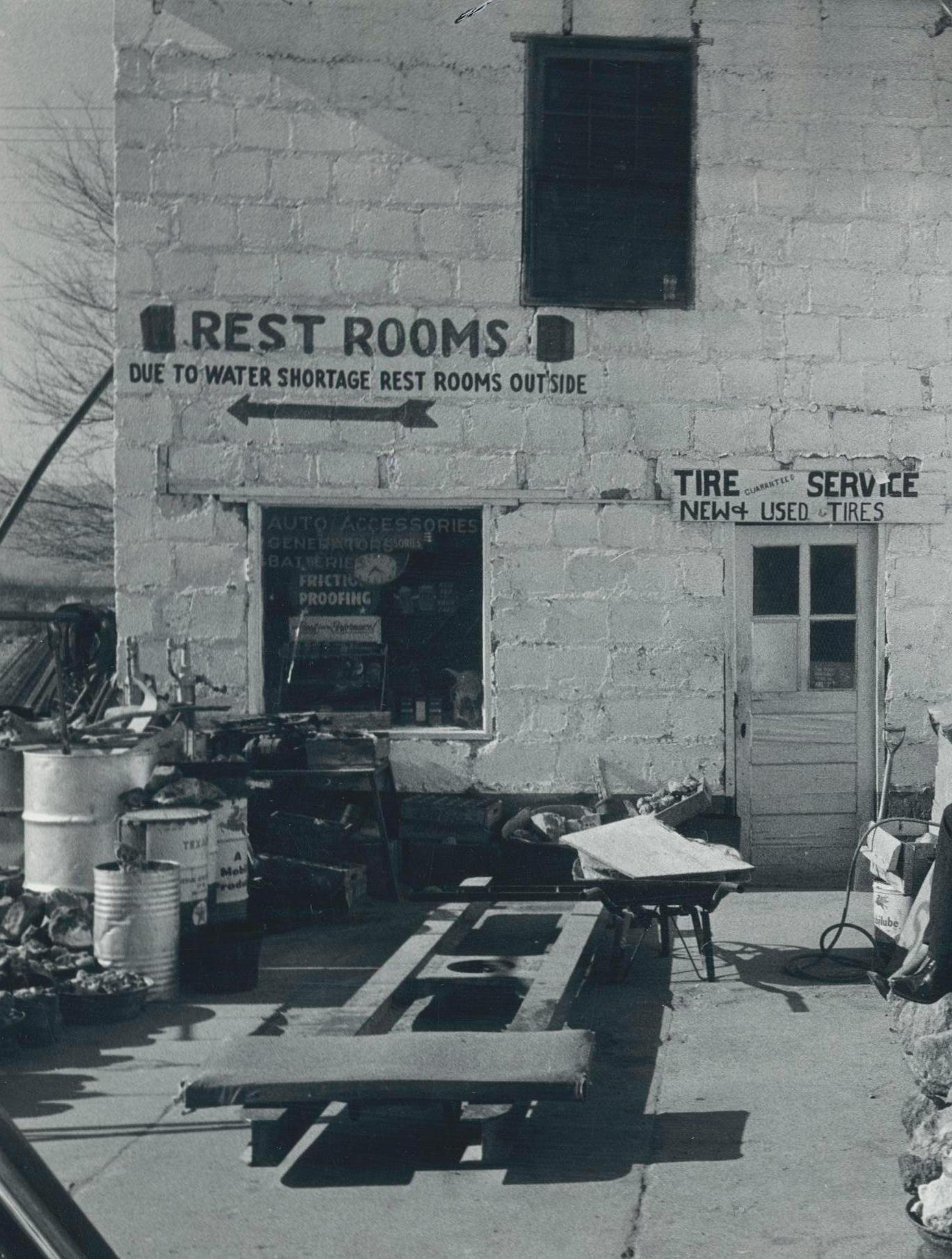 Cowboy waiting, Texas, Black and White, USA 1960s, 16, 4 x 23, 1 cm - Photograph by Erich Andres