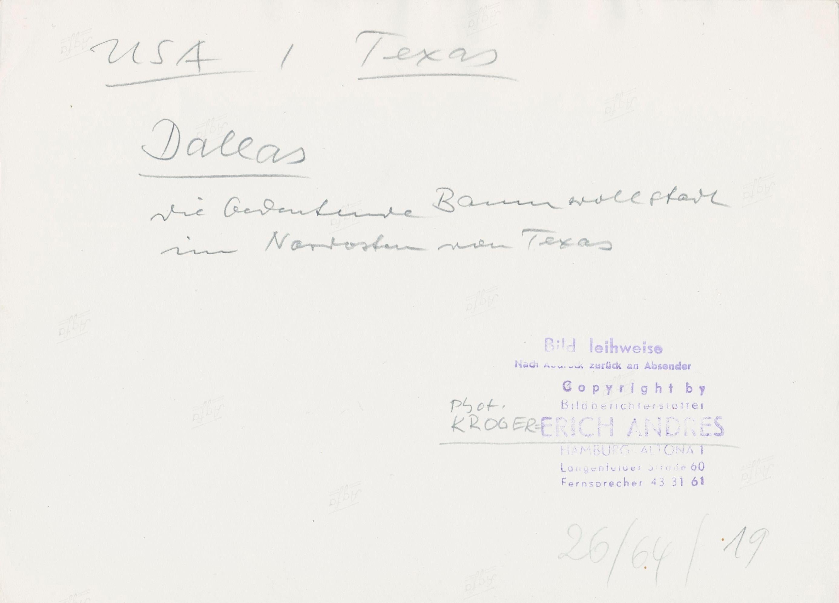 Dallas, Texas, Schwarz-Weiß-Fotografie, USA 1960er Jahre, 17 x 23,5 cm (Grau), Black and White Photograph, von Erich Andres