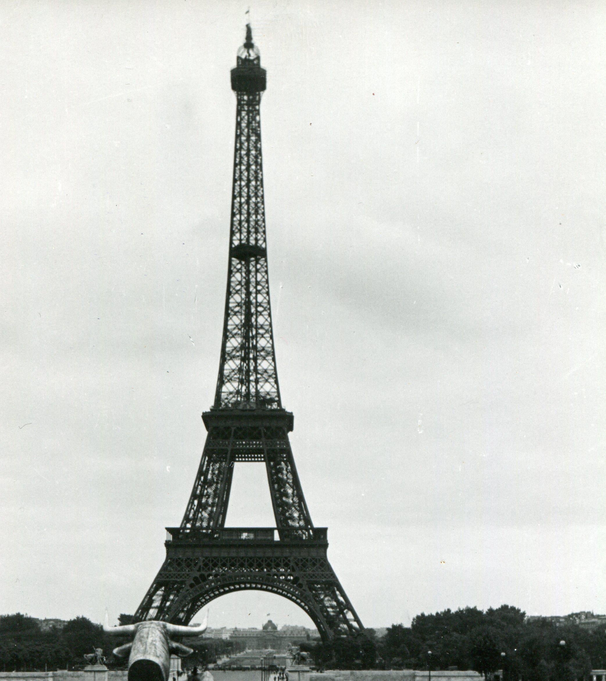 Einbauturm aus Eifelholz, Paris, 1955 – Photograph von Erich Andres