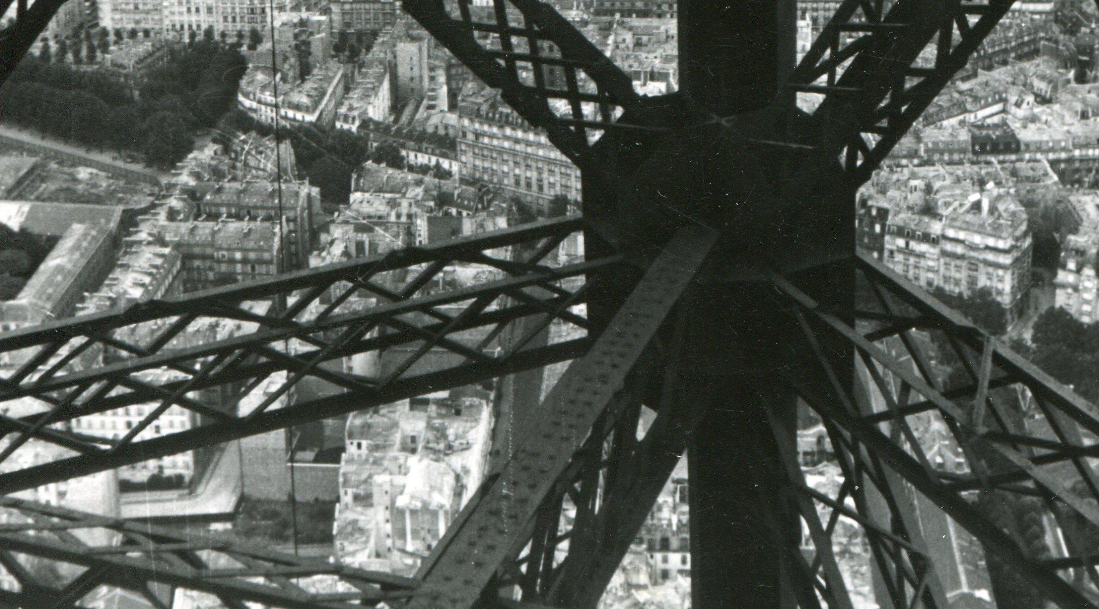 Eifeltower, Paris, 1955 - Modern Photograph by Erich Andres
