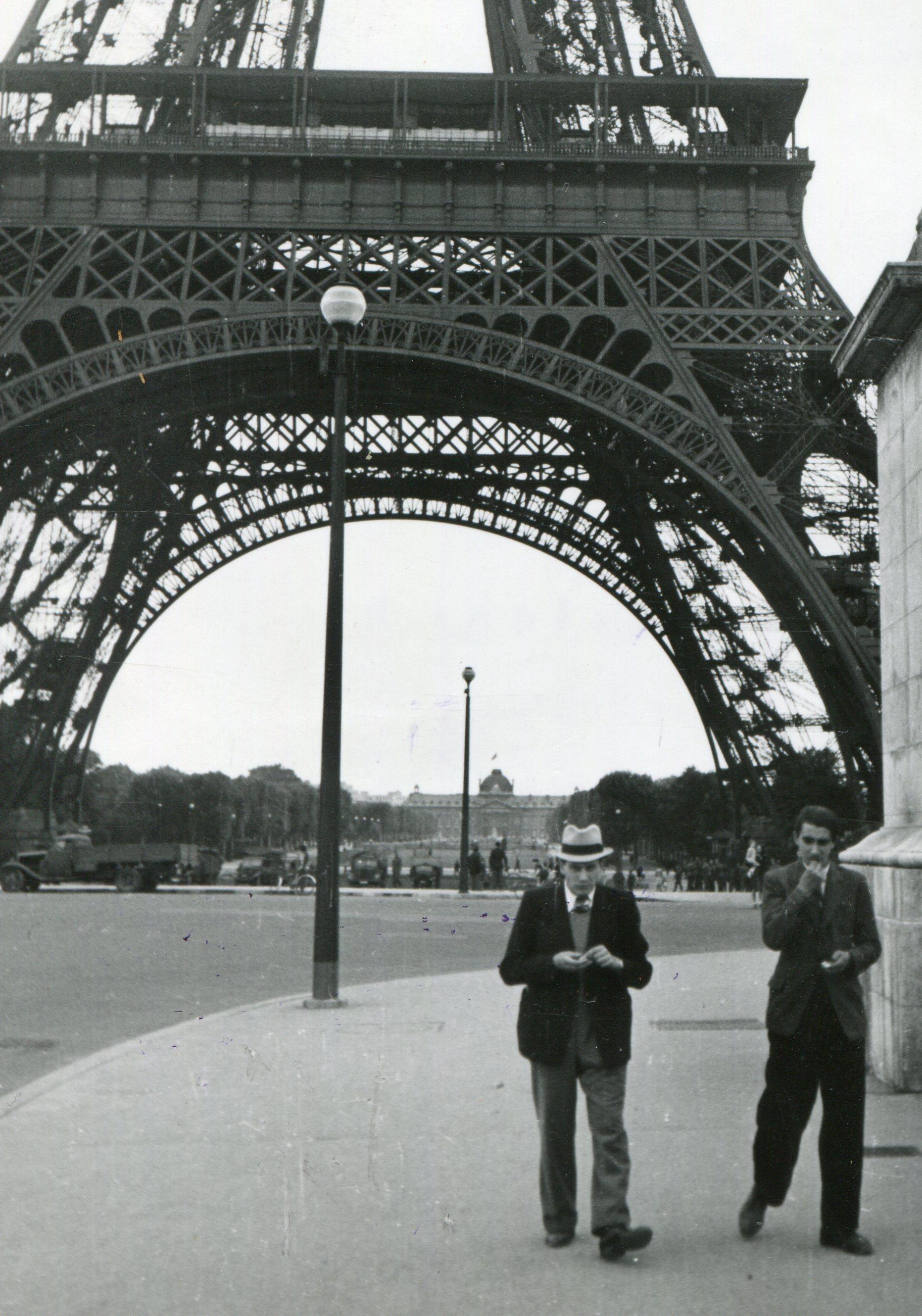 Eifeltower, Paris, 1955 - Modern Photograph by Erich Andres