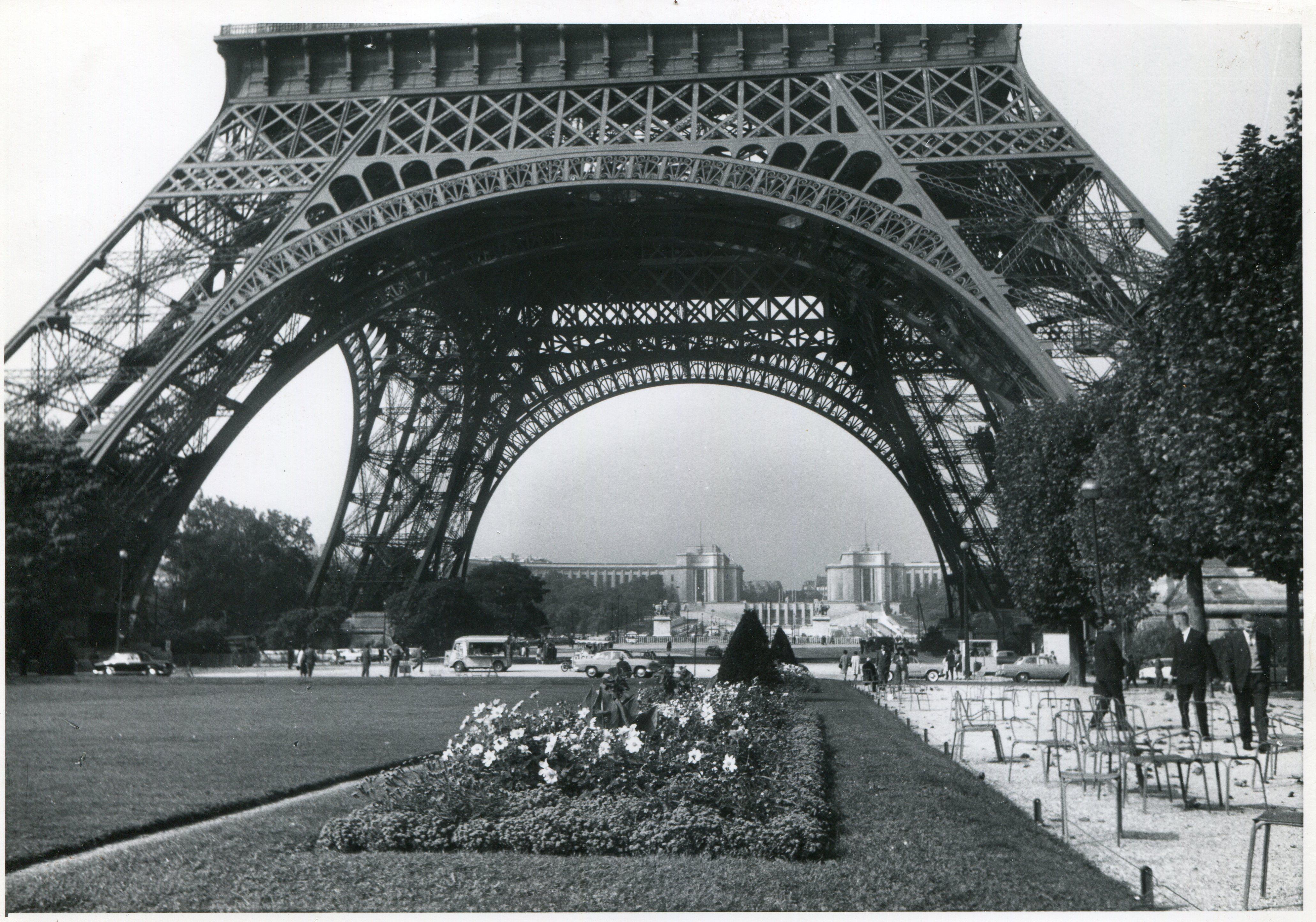 Erich Andres Black and White Photograph - Eifeltower, Paris, 1955