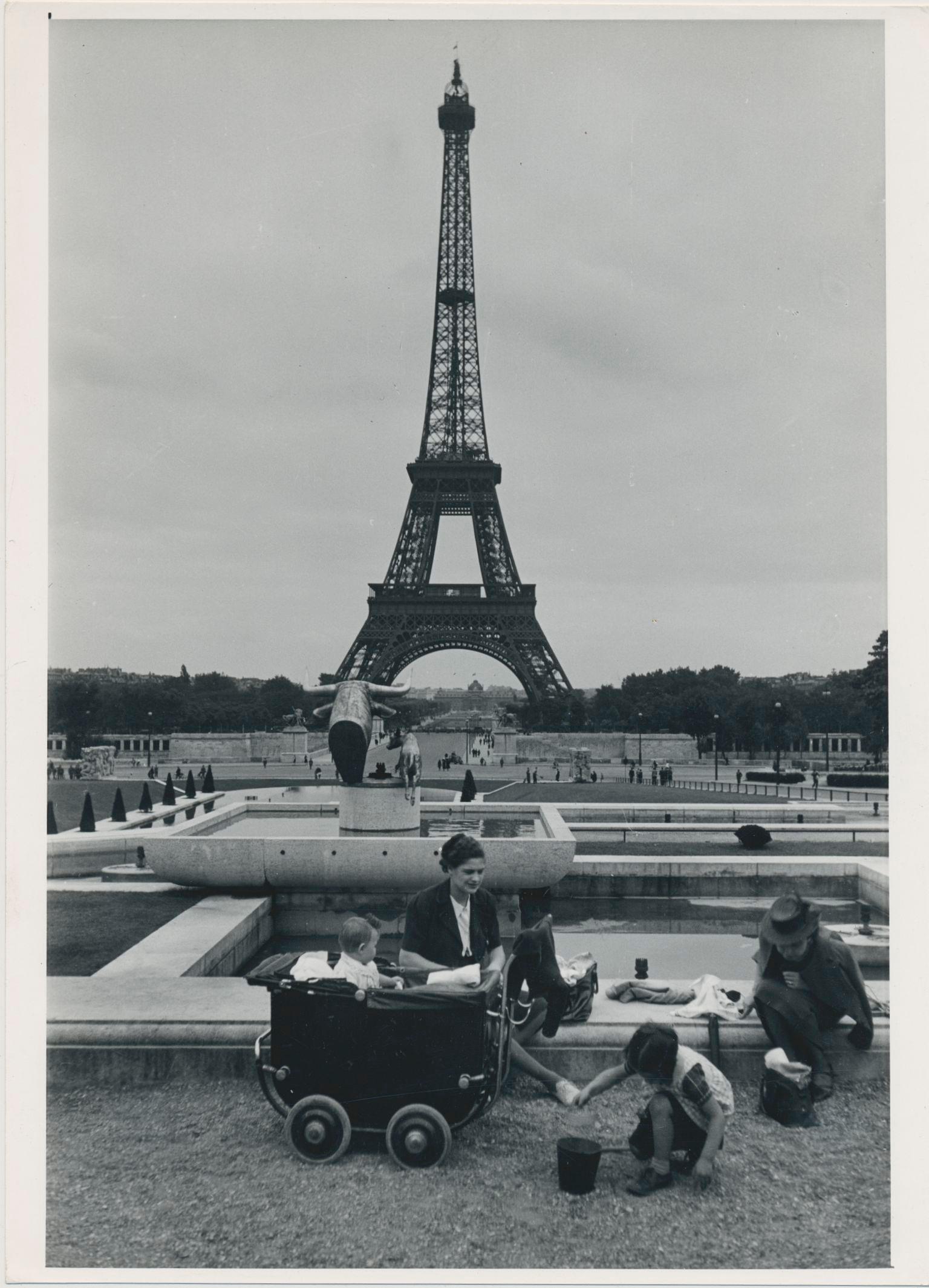 Erich Andres Black and White Photograph - Eiffel Tower, Family, Black and White, France 1950s, 17, 9 x 12, 9 cm