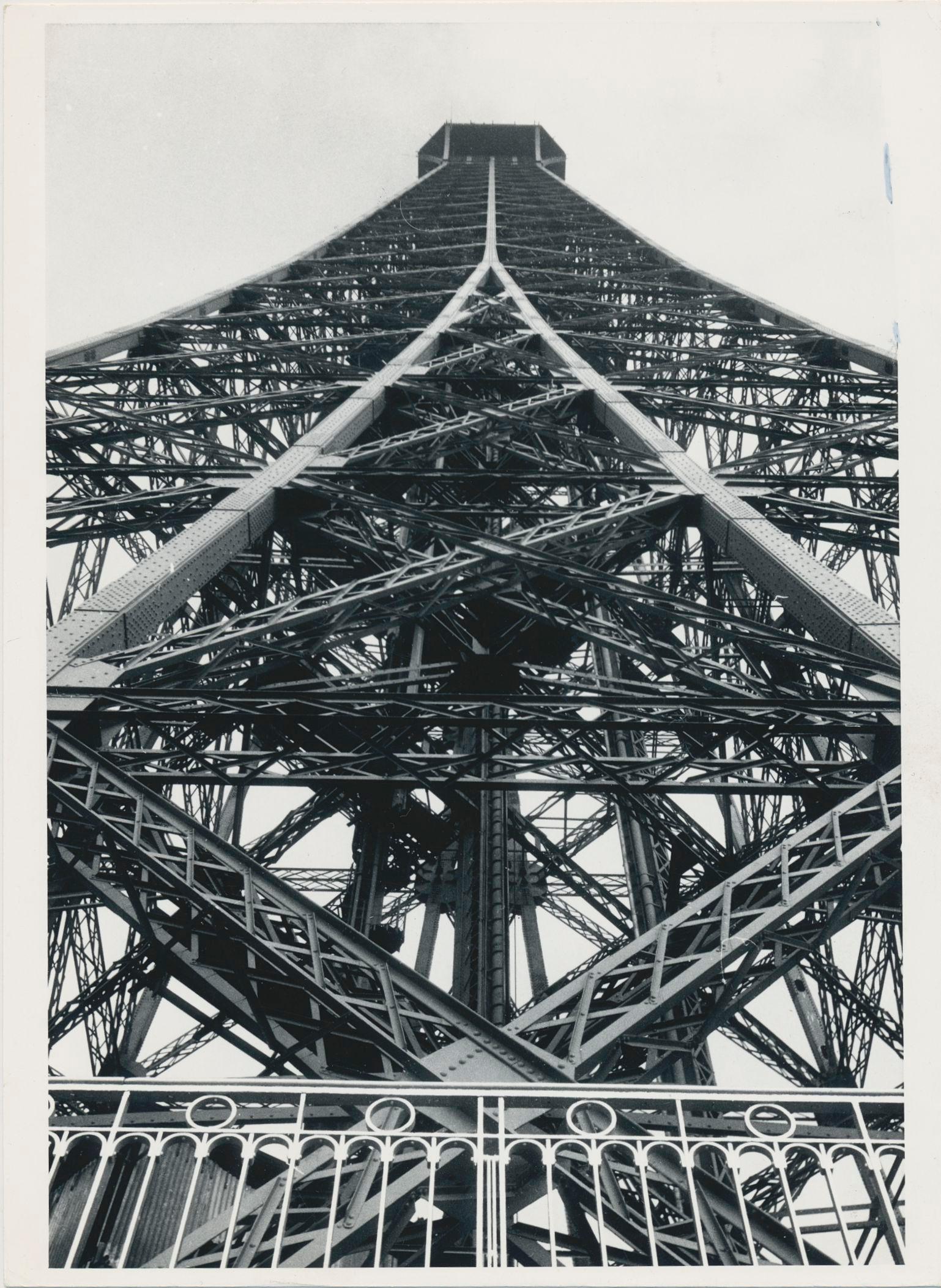 Erich Andres Black and White Photograph - Eiffel Tower, Street Photography, Black and White, France 1950s, 17, 7 x 13 cm
