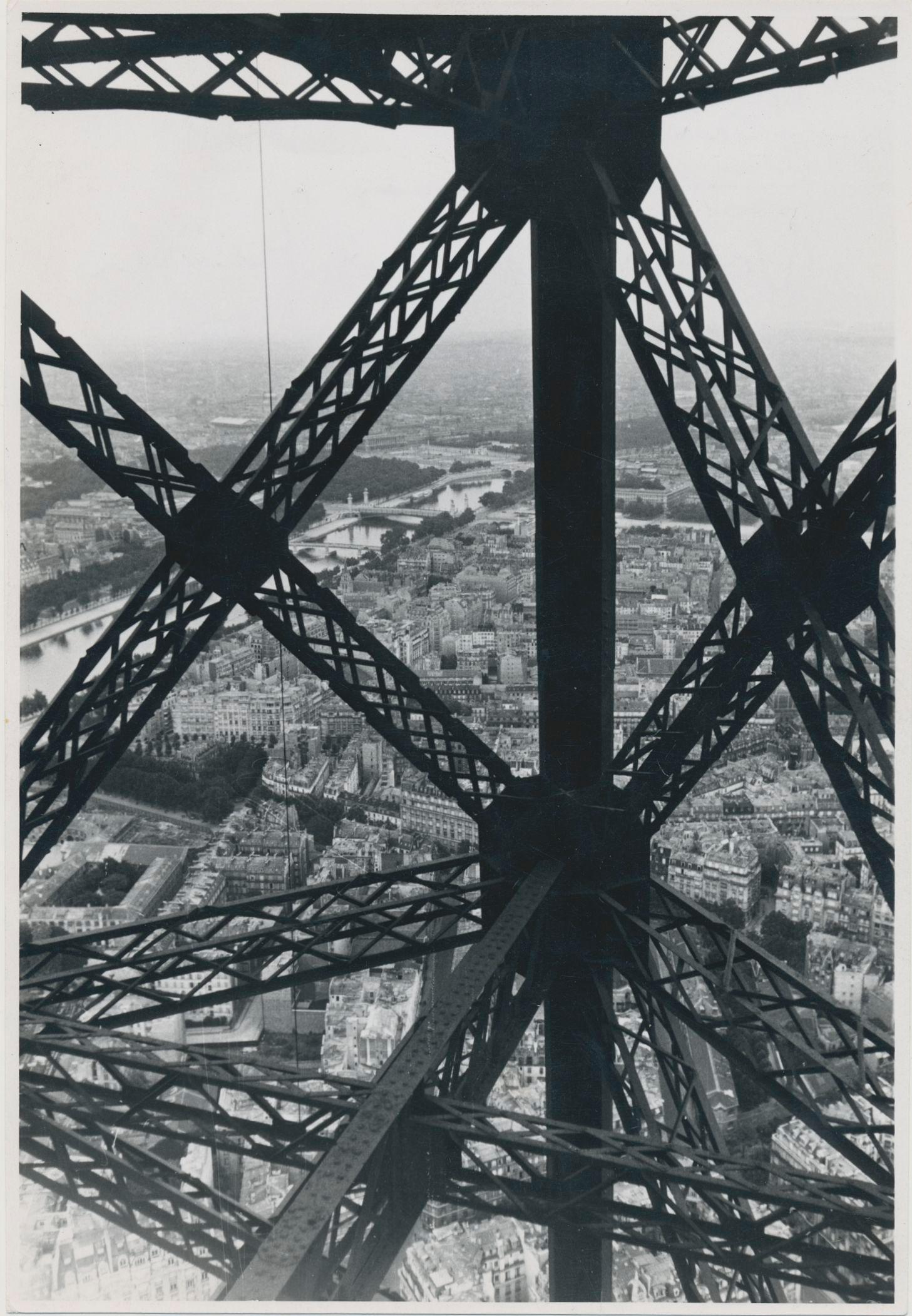 Erich Andres Black and White Photograph - Eiffel Tower, Street Photography, Black and White, France 1950s, 17, 8 x 12, 2 cm