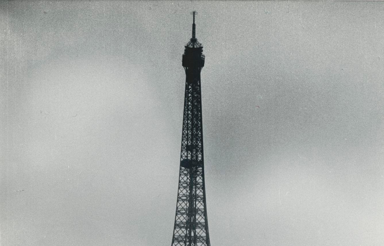 eiffel tower 1940