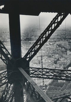 Torre Eiffel, Fotografía de calle, Blanco y negro, Francia años 50, 17,9 x 13 cm