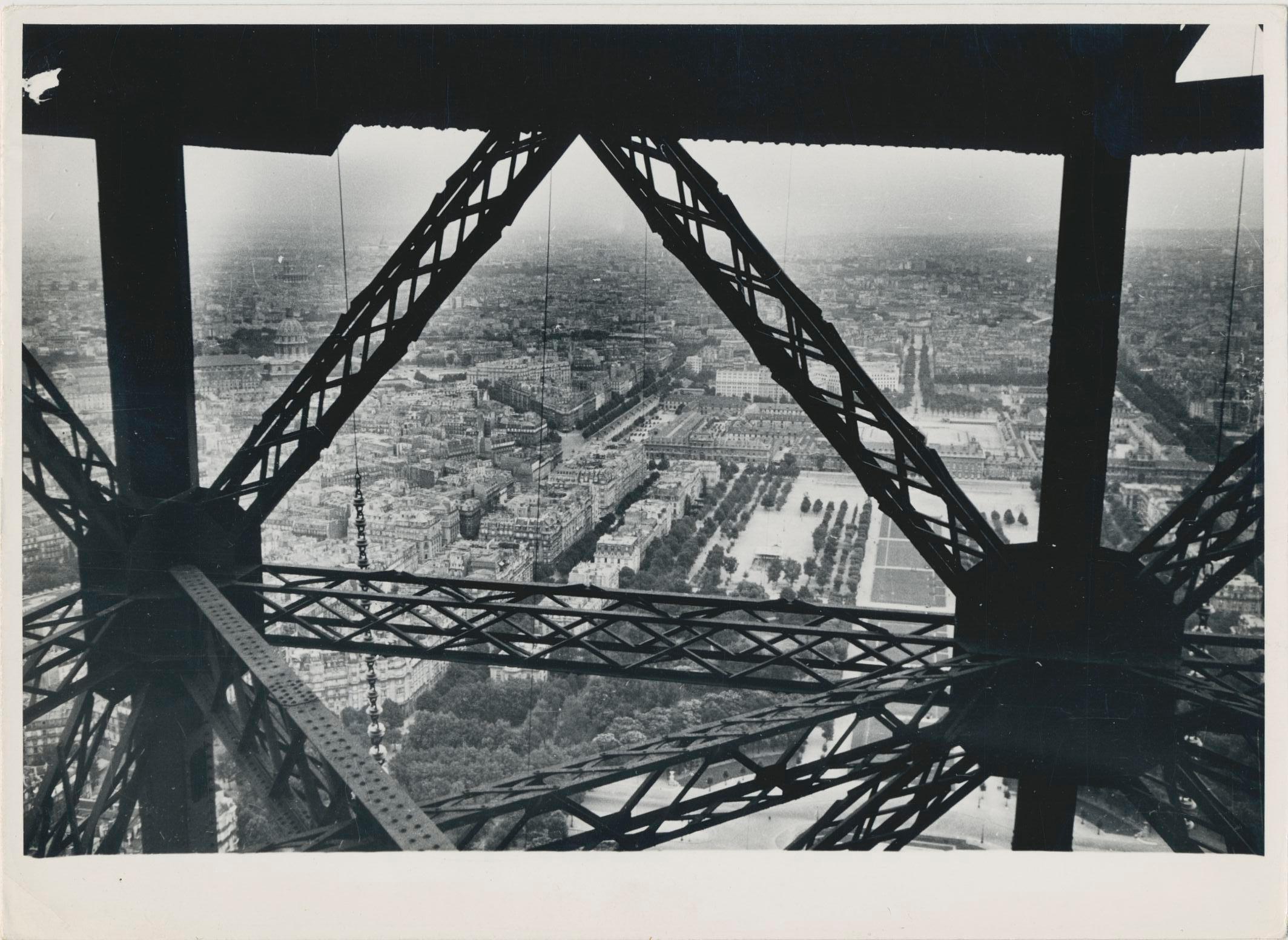 Erich Andres Black and White Photograph - Eiffel Tower, Street Photography, Black and White, France 1950s, 17.9 x 13 cm