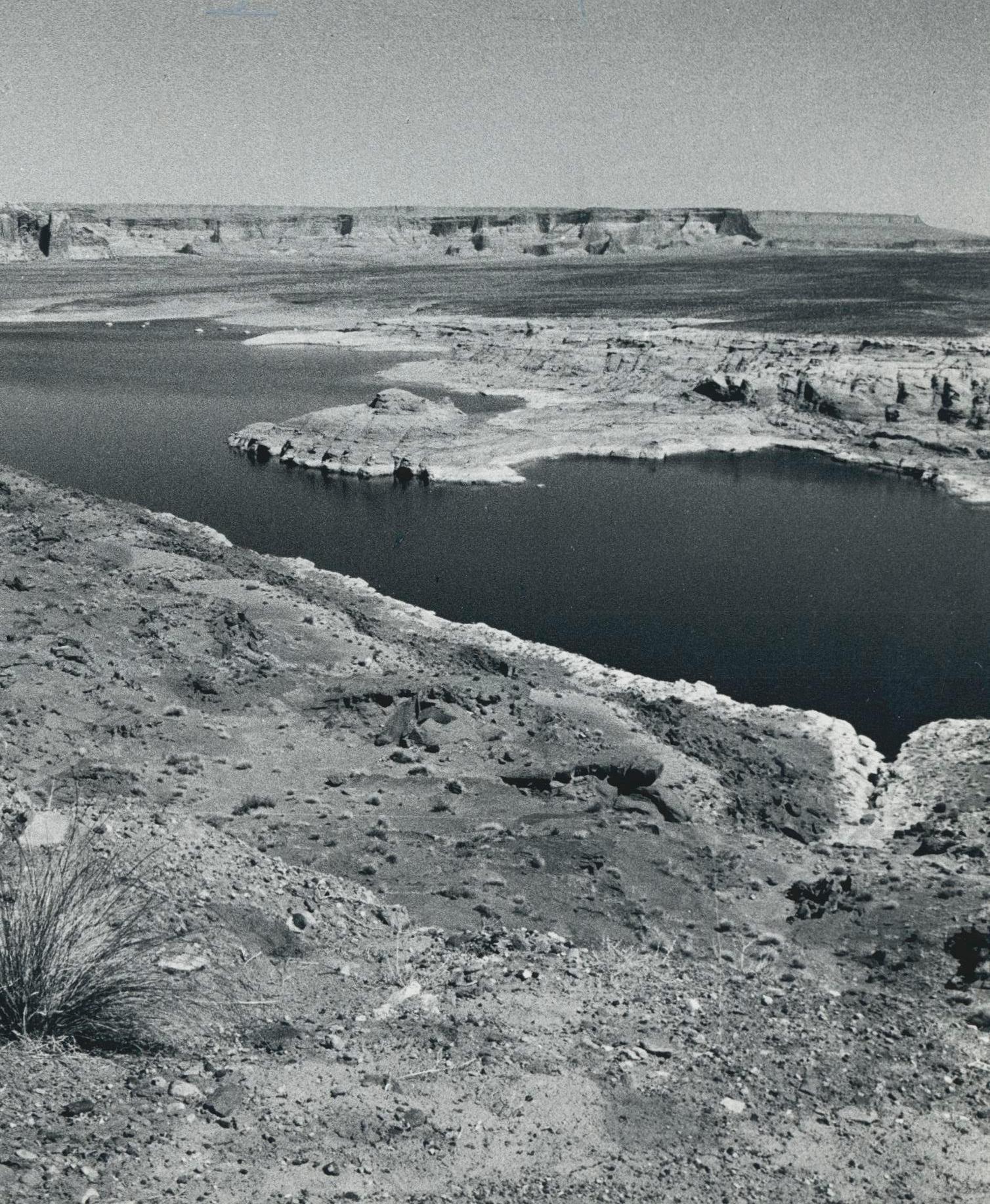 Lake Powell, Utah/Arizona, Schwarz und Weiß, USA 1960er Jahre, 15, 7 x 23, 3 cm – Photograph von Erich Andres
