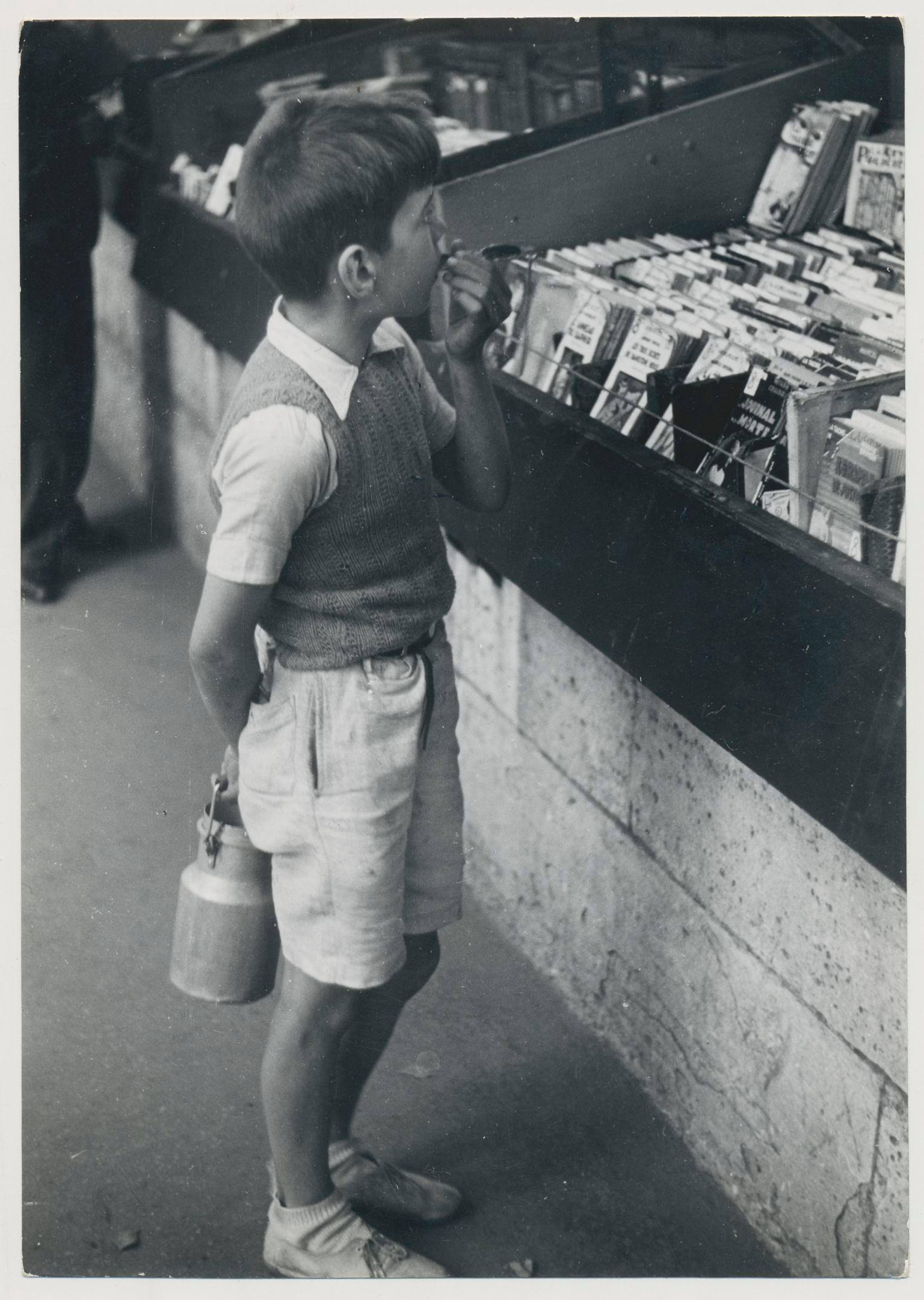 Erich Andres Black and White Photograph - Little Boy; Street Photography; Black and White; Paris, 1950s, 17, 7 x 12, 4 cm