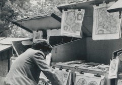 Man; Fahrrad; Straßenfotografie; Schwarz-Weiß; Paris, 1950er Jahre, 17,5 x 12,2 cm