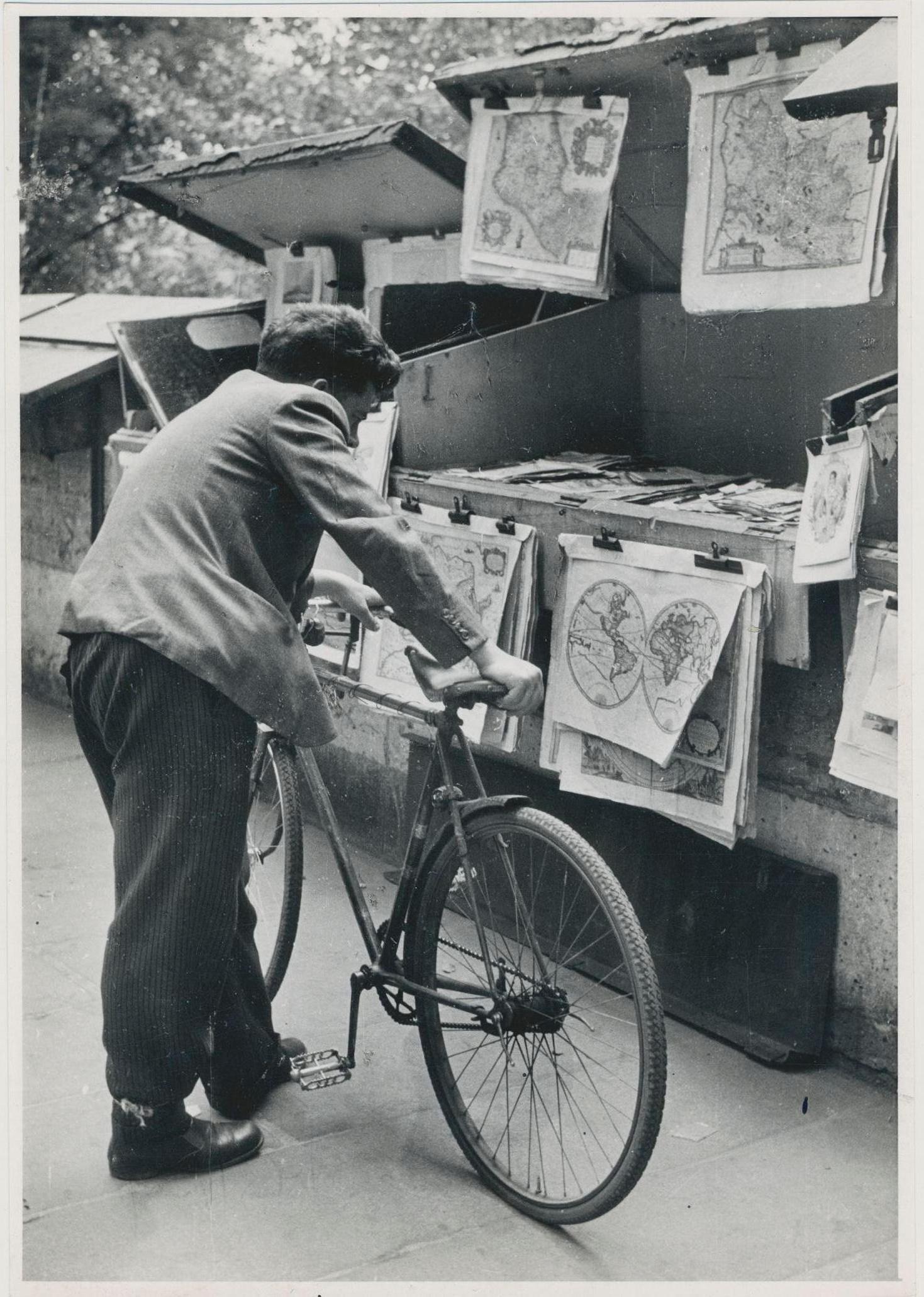 Erich Andres Black and White Photograph - Man; Bike; Street Photography; Black and White; Paris, 1950s, 17, 5 x 12, 2 cm
