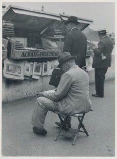 Vintage Man, Market, Street Photography, Black and White, Paris, 1950s, 23 x 16, 8 cm