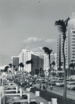 Miami Beach, photographie de rue, noir et blanc, États-Unis, années 1960, 18,2 x 23,3 cm