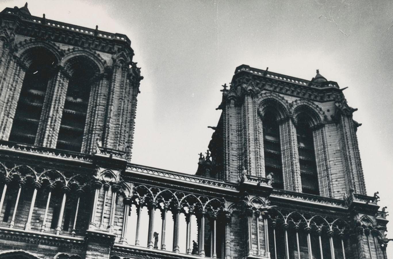 Monmatre, Fotografia di strada, Bianco e nero, Francia anni '50, 17, 7 x 12, 7 cm - Photograph di Erich Andres