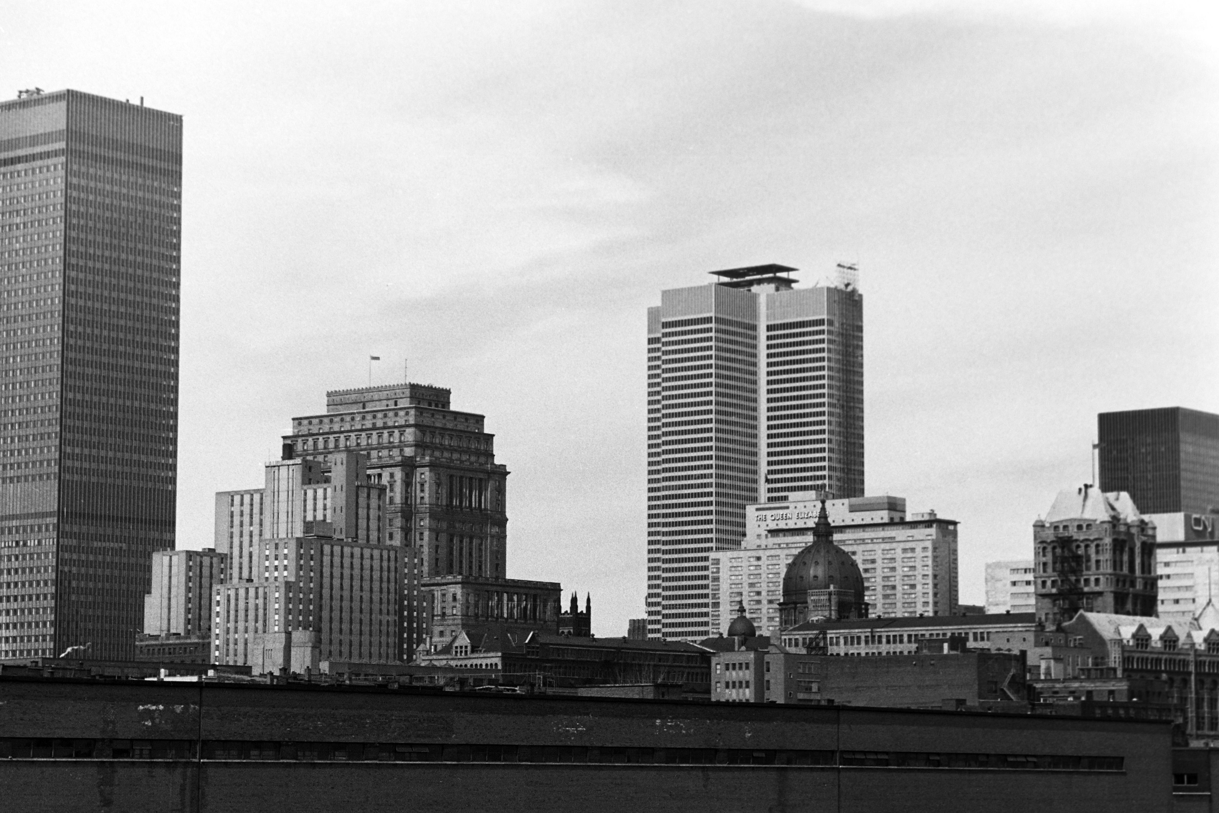 Erich Andres Black and White Photograph – Skyline von Montreal, 1962